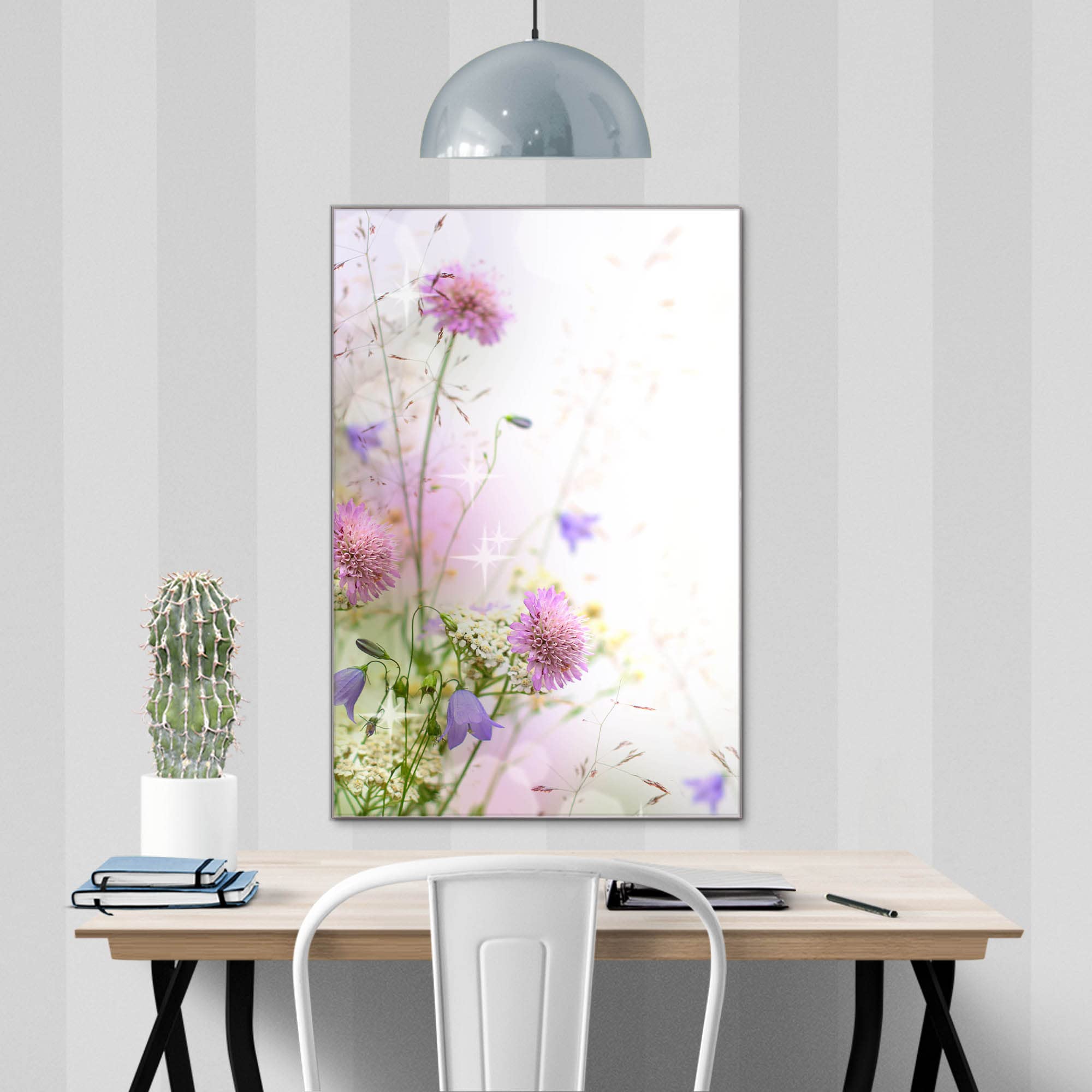 banjado Magnettafel aus Glas 40x60, Blumenmotiv, beschreibbar | Florale Glas-Pinnwand für Notizen und Fotos, mit Motiv Glitzernde Wiese aus der Pflanzenwelt