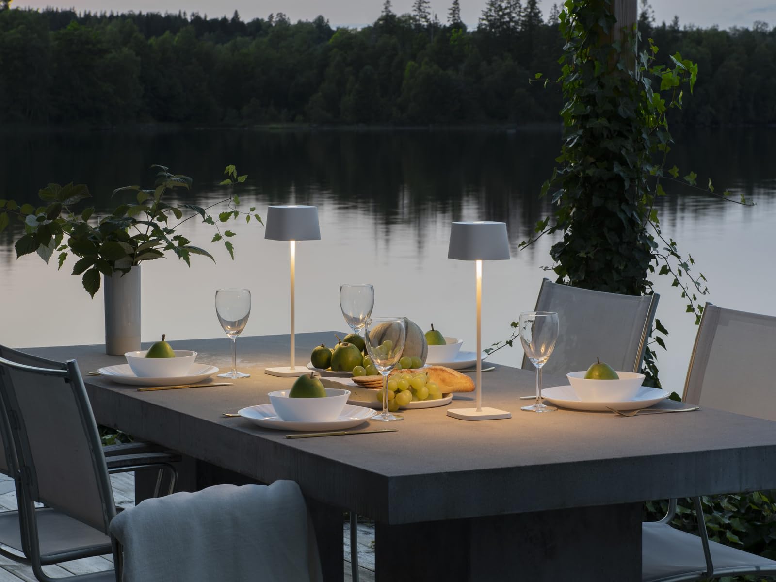 6er Set Outdoor Akku Tischleuchten in Weiß mit USB Ladestation, geeignet für Restaurant & Gastronomie