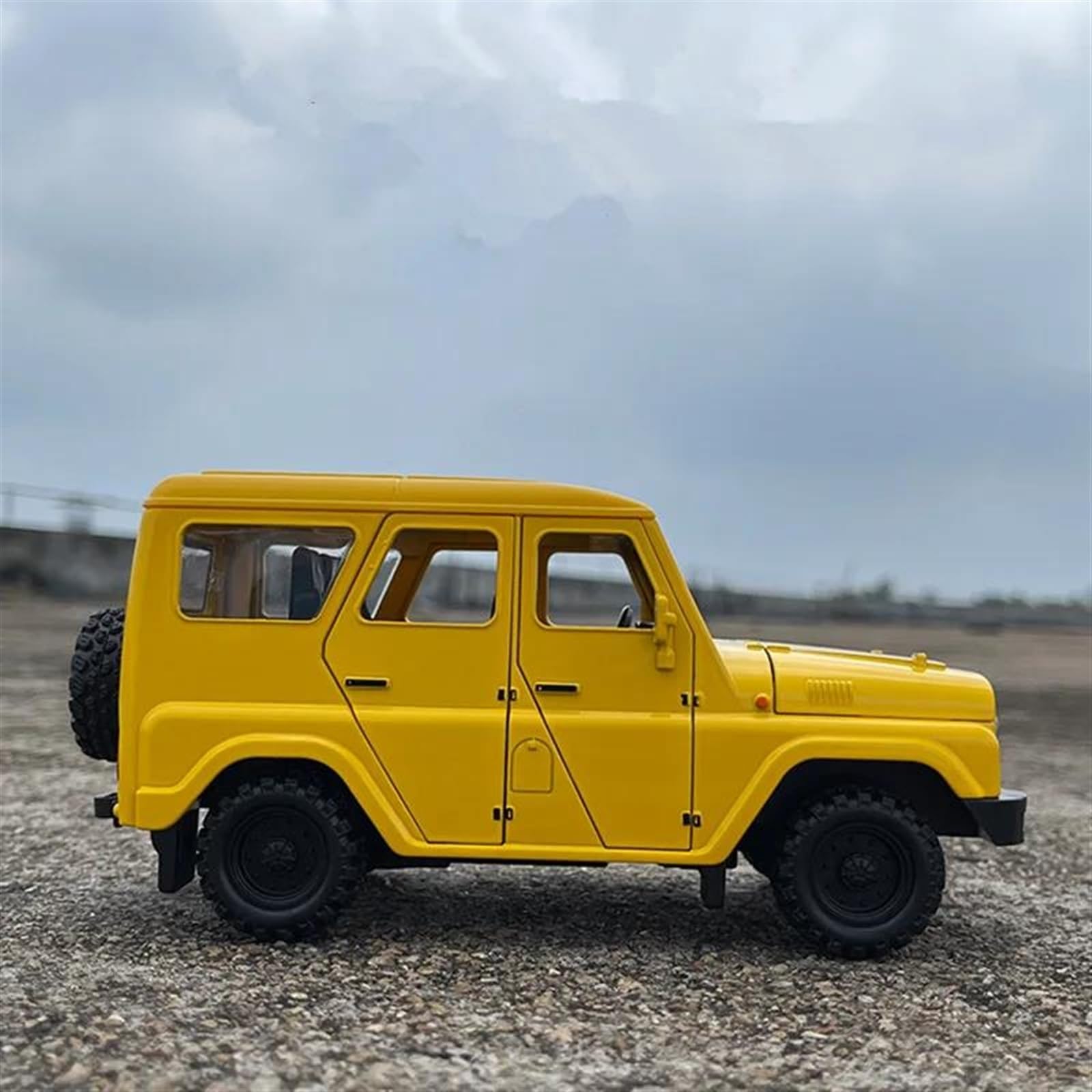 絶対希少 1/18 UAZワズ（UAZ）「ハンター」 合金製 パトロールカー Amazon | ダイキャストカー 1:18 UAZ ハンターダイキャスト合金車