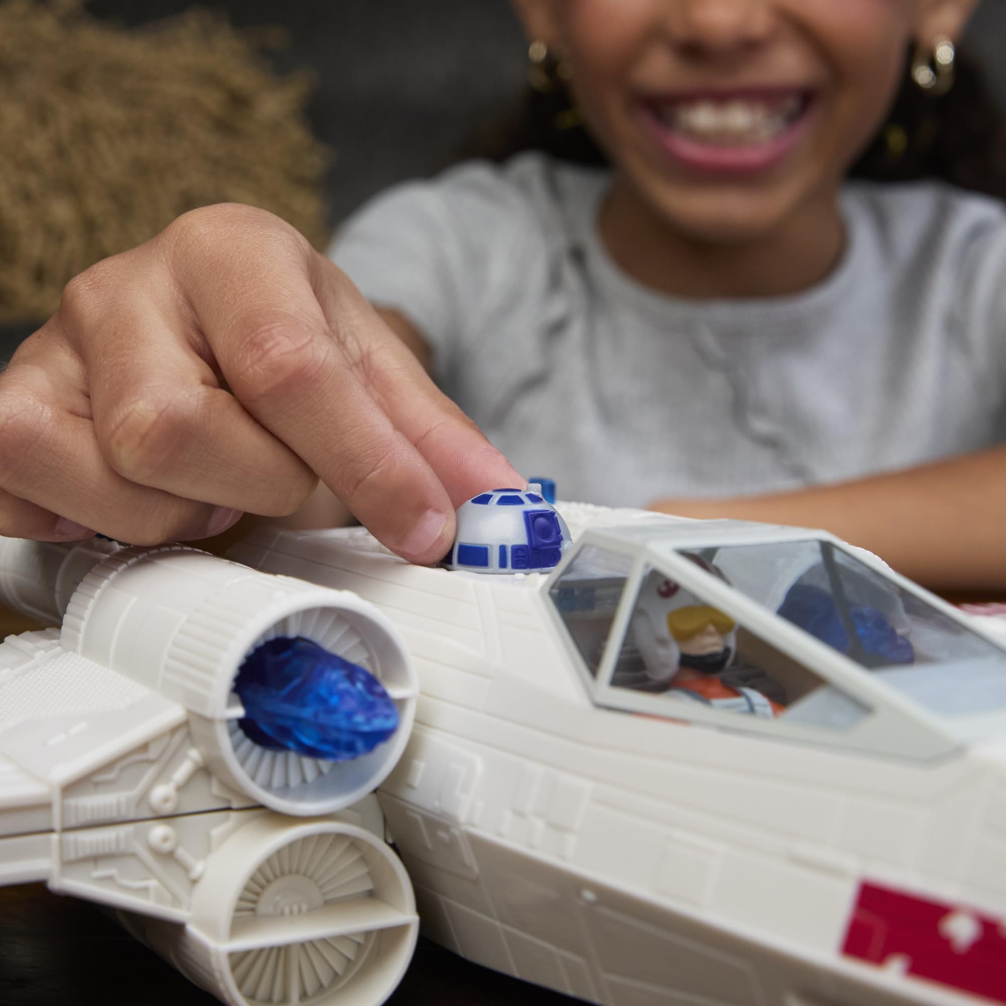 Star Wars Epic World of Action, Luke Skywalker avec Force Strike X-Wing, Jouet de Noël, Blanc, Dès 4 Ans | Figurine et véhicule à échelle de 10,2 cm, jouets pour garçons et filles à partir de 4 ans