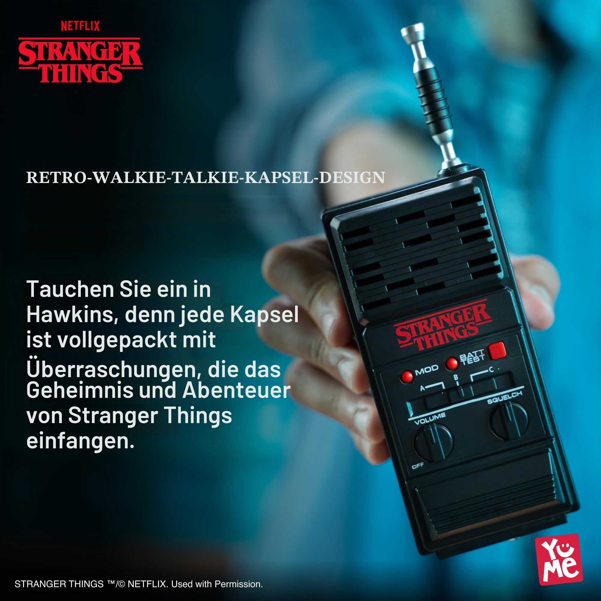 YuMe - Stranger Things Blind Box, 1 von 8 Mini Figuren mit Walkie-Talkie, Sammelfigur mit Display-Stand, Netflix Merch für Fans der Serie