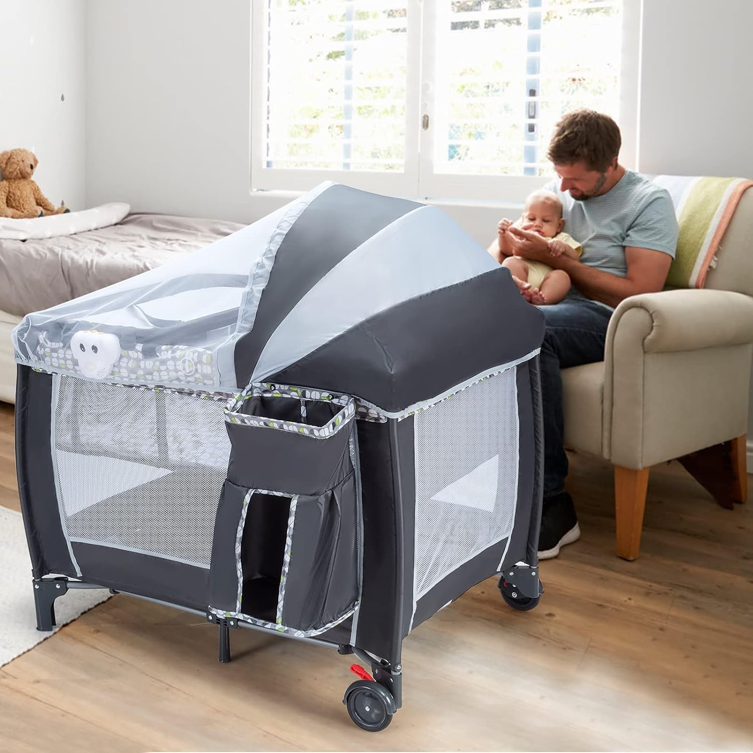 GOPLUS Cama Plegable con Ruedas, Cambiador y colchón, Cuna de Viaje con Lindos Juguetes y Bolsa de Transporte, Apta para bebés de 0 a 36 Meses, Carga máxima 15 kg, Gris
