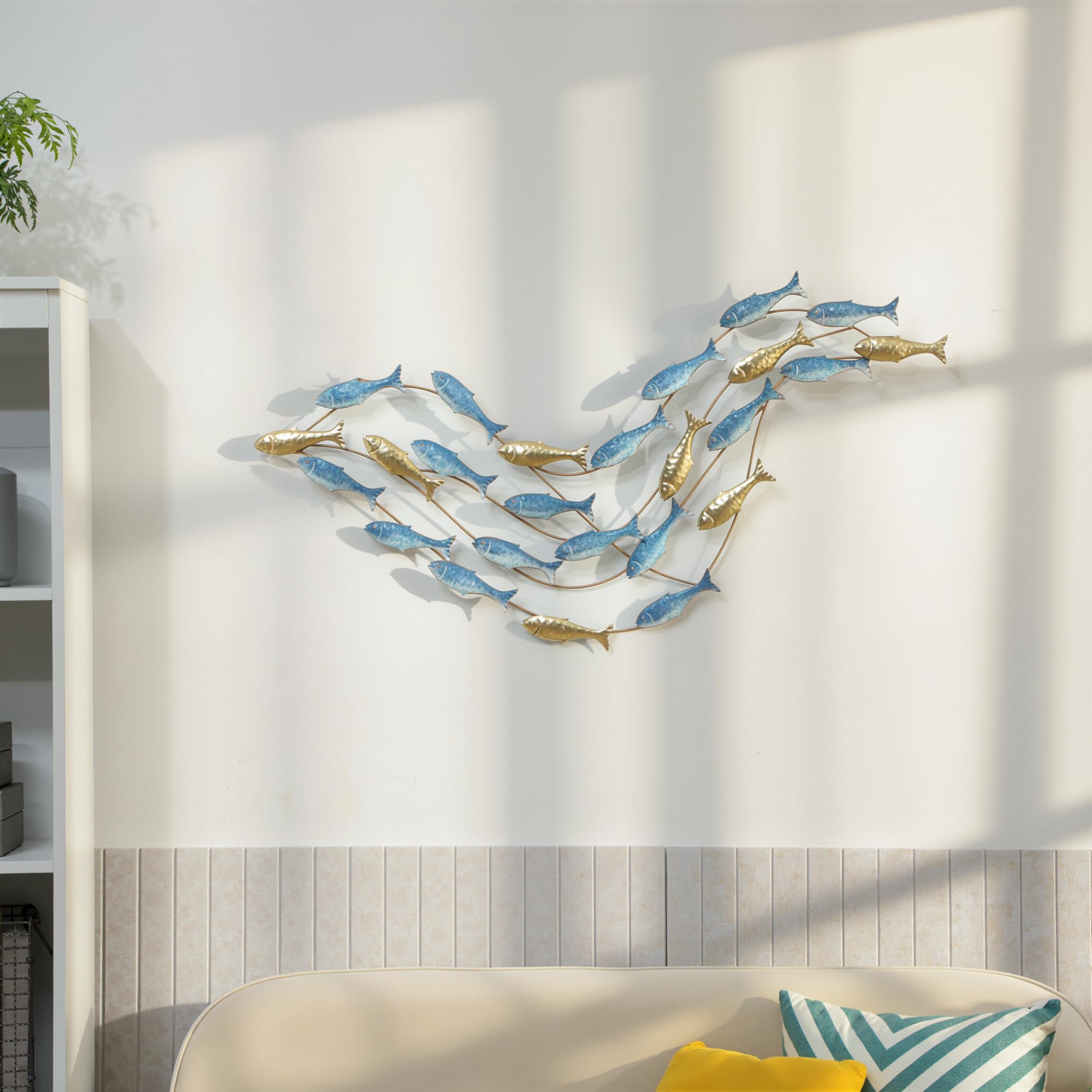 HOMCOM Decorazione Parete di Banco di Pesci con Viti Incluse per Casa e Ufficio, Wall Decor in Metallo, 99.7x3.8x50.2 cm, Oro e Blu