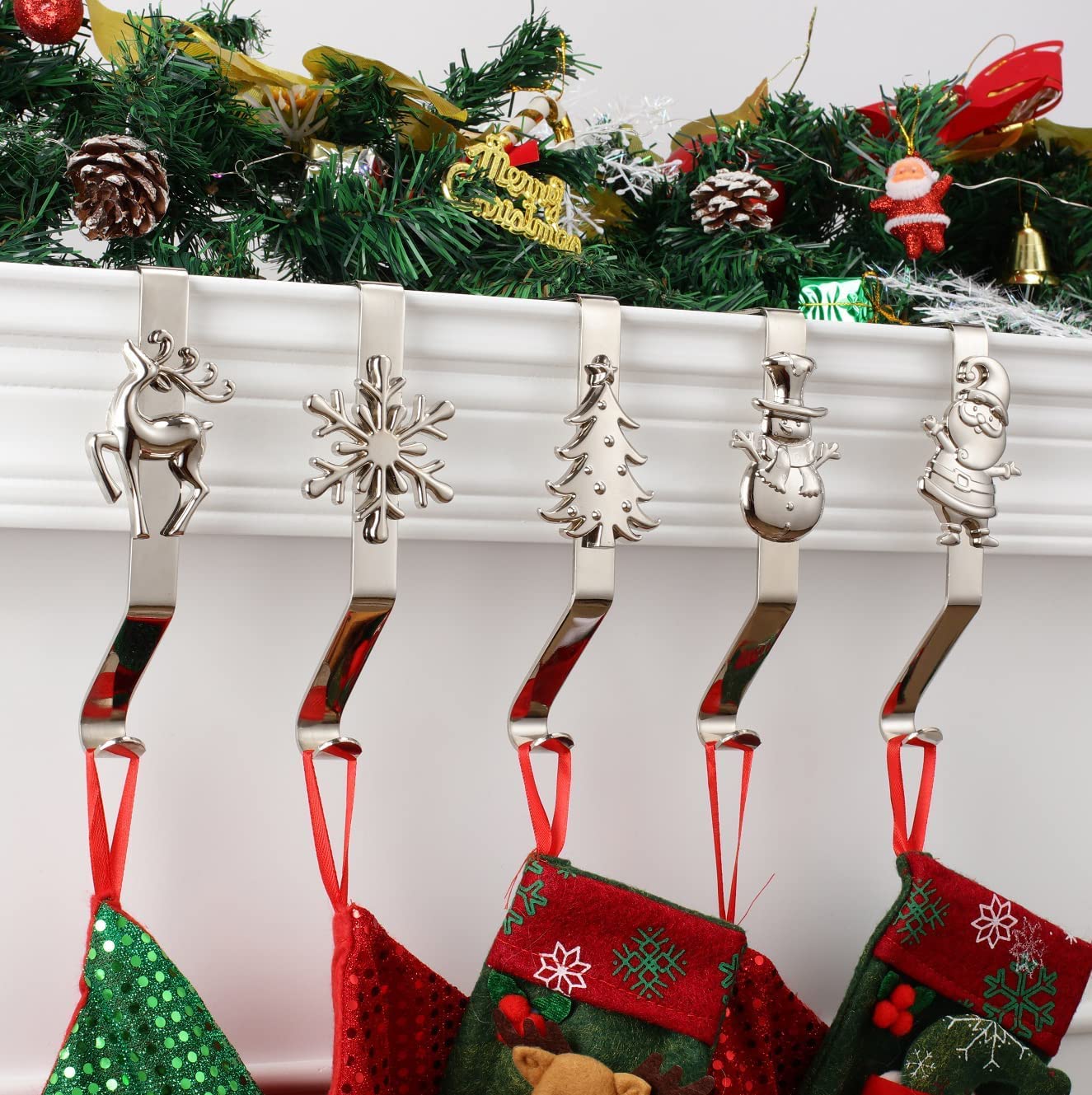 KAHEIGN 5 Pezzi Portacalze Natalizie, 5 Stili Fiocco di Neve Renna Pupazzo di Neve Gnomo Albero Appendiabiti per Caminetti in Metallo Ganci per Calze da Camino Antiscivolo per Natale Festa Decora