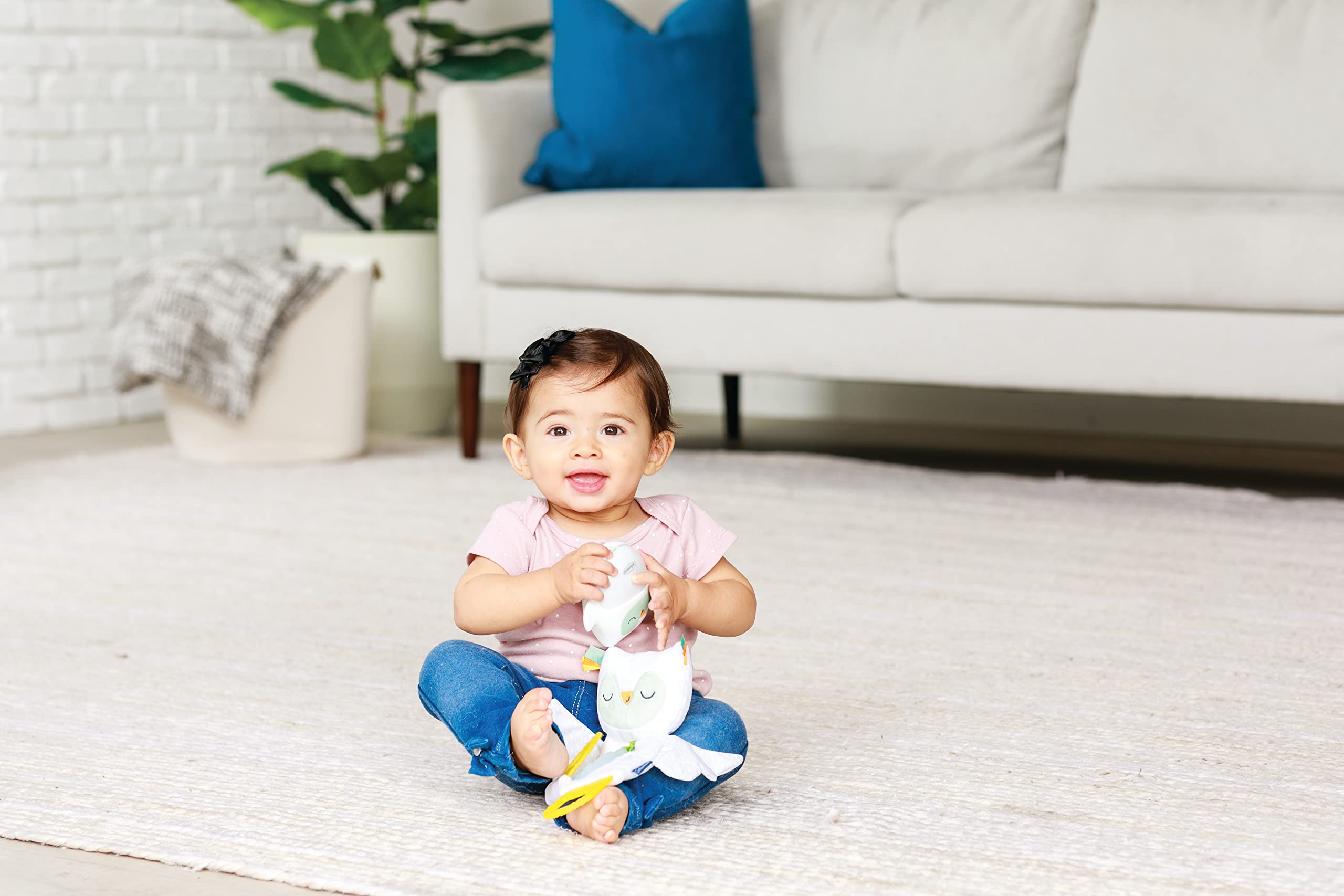 Infantino Coffret Doudou Lumineux et Veilleuse Murale Nomade Rechargeable Chouette, s'Alllume Automatiquement dans le Noir, 60 Heures d'Autonomie