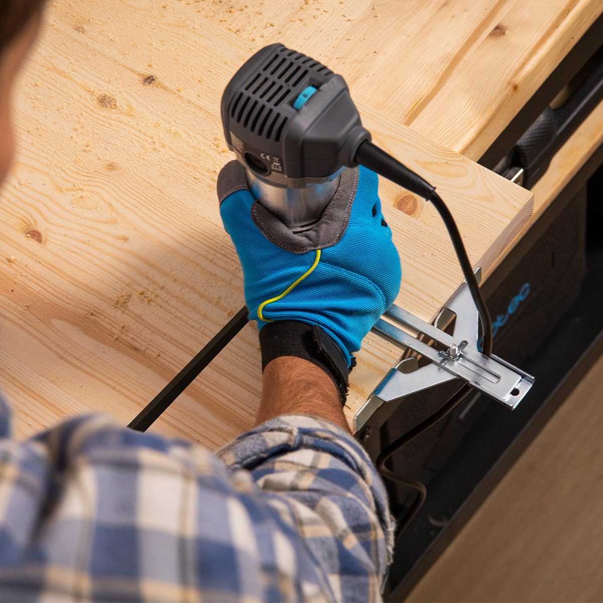 Cecotec Fresatrice Elettrica a Filo MultiShape 500. 710W, Include 5 Frese e Testine da 6mm 6,35mm e 8mm, Velocità e Profondità Regolabili, Corpo Alluminio, Design Ergonomico, Realizza Opere Perfette