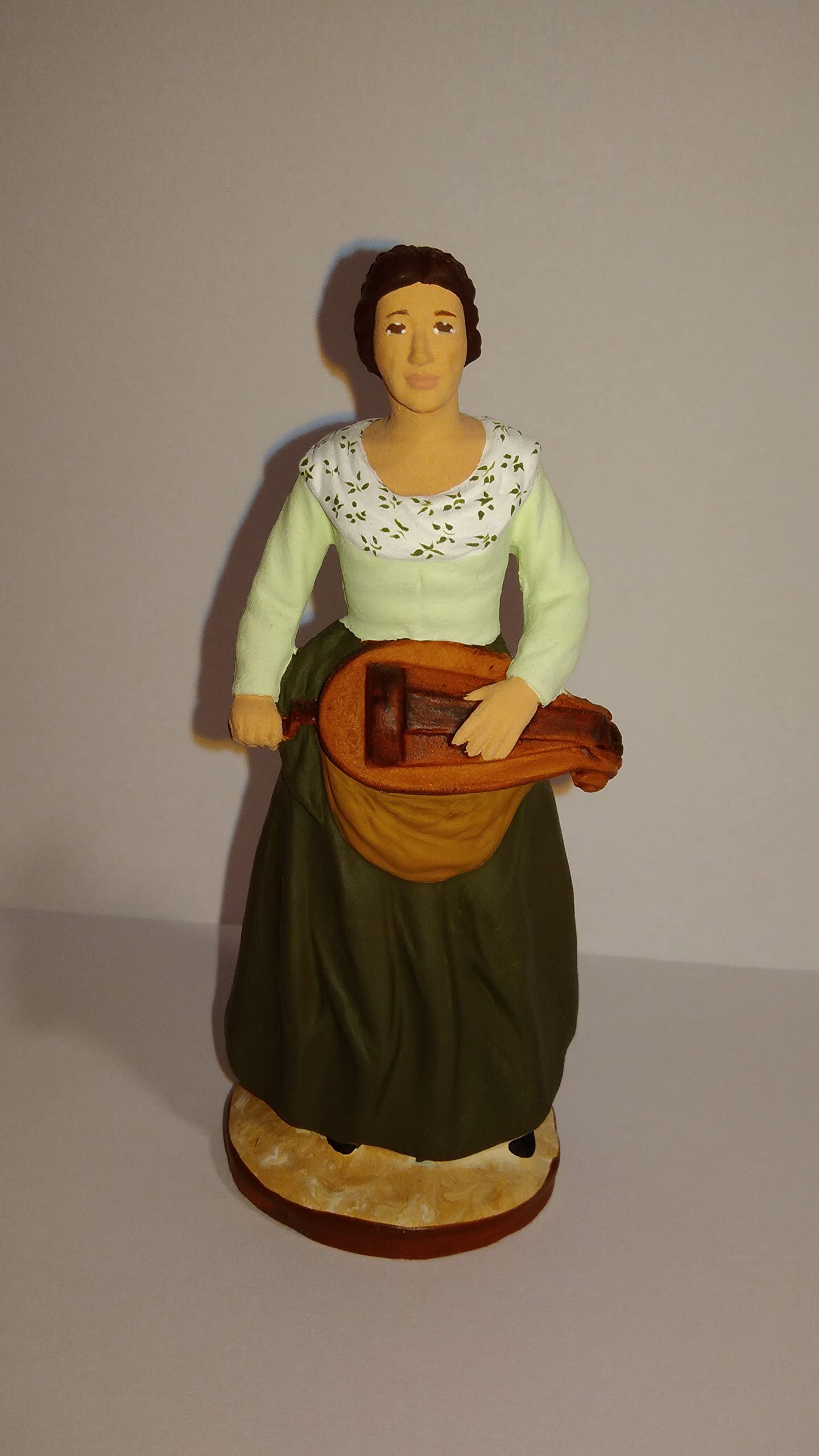 Arterra - Santons de Provence - Femme à la Vielle - Collection 12 cm