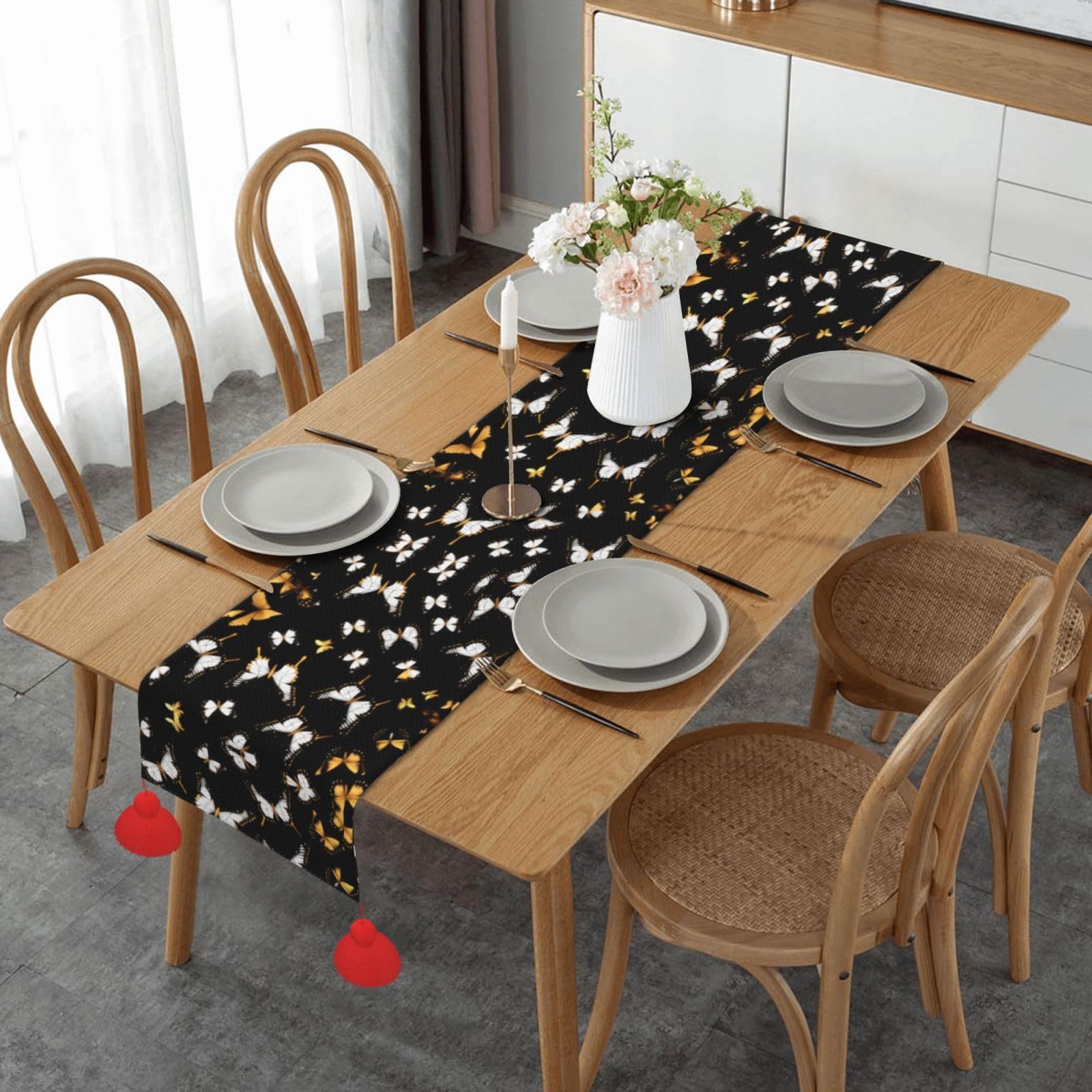 Chemin de table de salle à manger chic aux motifs papillons blancs dorés et noirs haut de gamme
