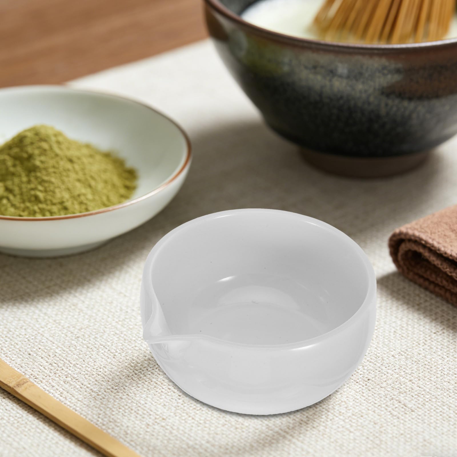 Kichvoe Ciotola in Ceramica Bianca per Matcha con Beccuccio, Facile da Pulire, per Mescolare Tè in Cucina a Casa, gli Amanti del Tè