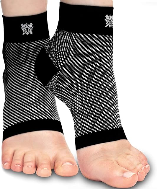 Plantar Fasciitis Compression Socks/Sleeves for Men and Women - Premium Foot and Ankle Support to Relieve Pain, Improve Circulation and heal Your feet, Arches and Heels - 1 Black Pair - Medium