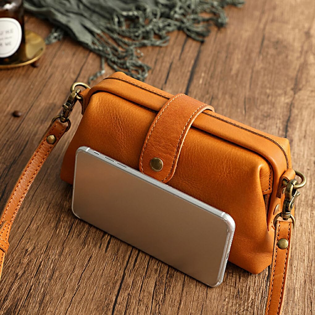 Bolso de hombro de cuero con detalles en latón y acero inoxidable FORHigh Materiales El bolso de hombro está hecho de cuero PU Marrón