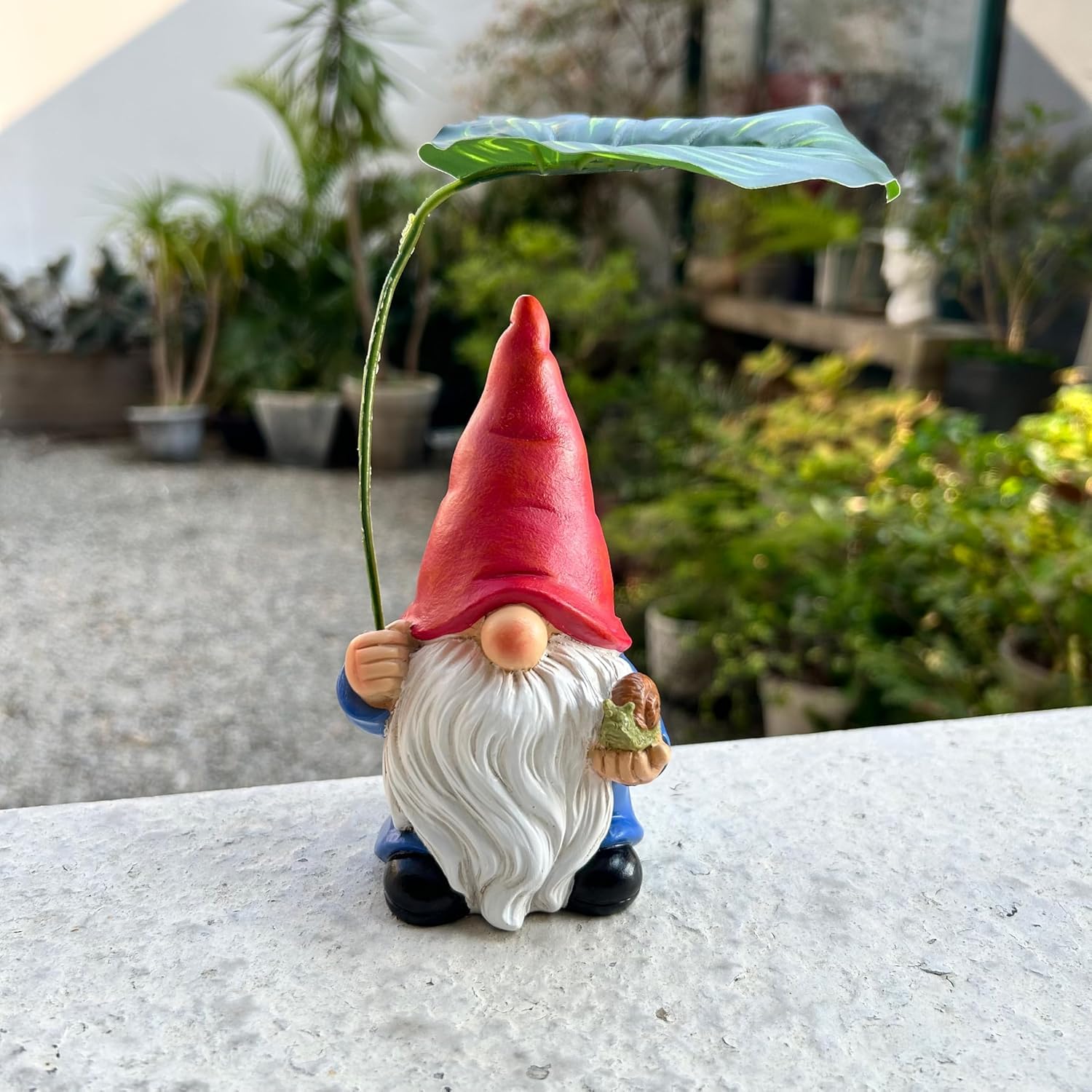 Statue de nain de jardin avec parapluie en feuille - Figurine décorative pour intérieur et extérieur, maison, terrasse, cour, pelouse, pour les amateurs de nains et les amateurs de jardin, maman