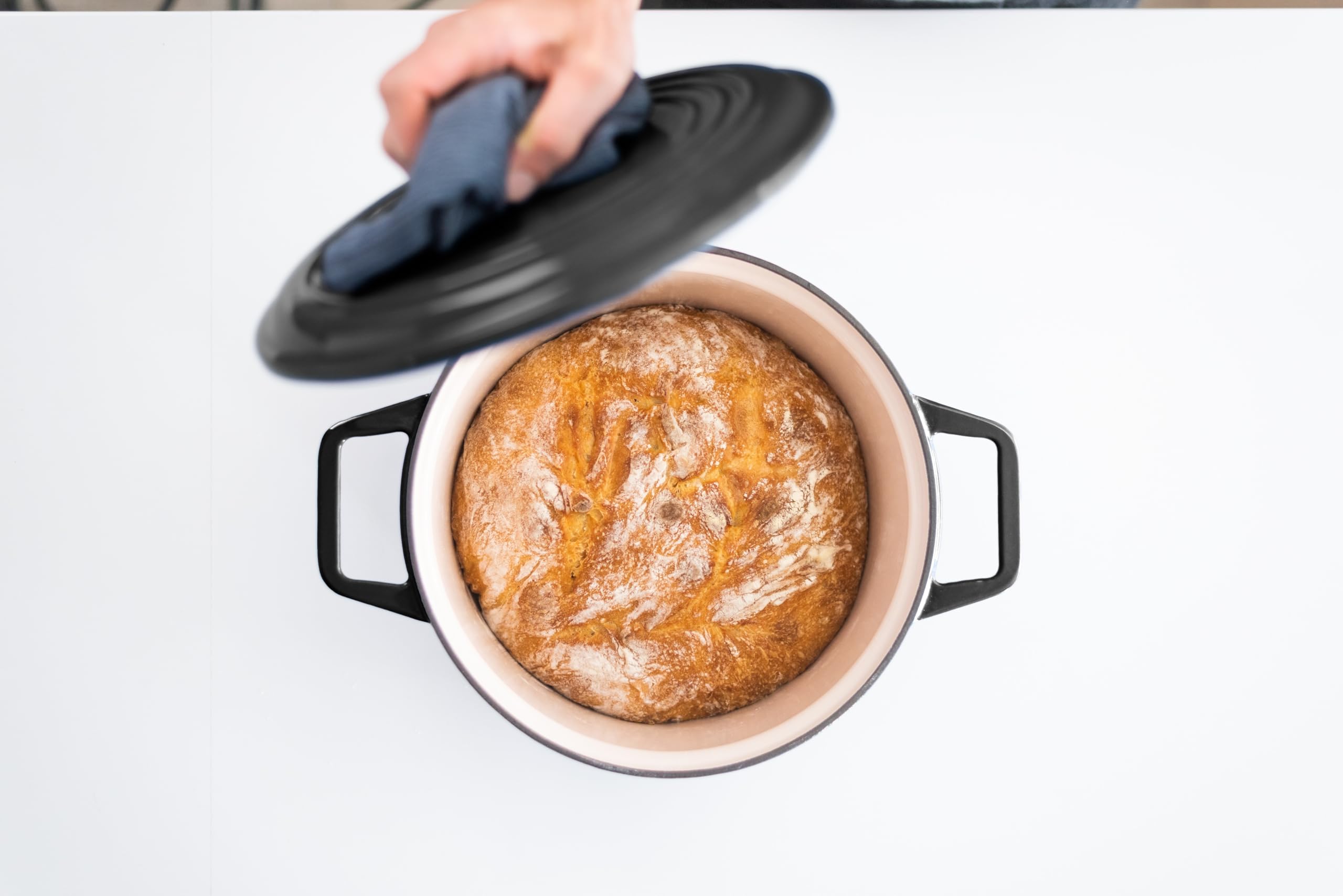 Amazon.com: Misen 7 QT Enameled Cast Iron Dutch Oven - Chip