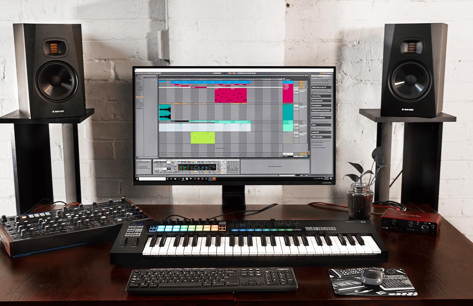 Novation Launchkey 49 [MK3], clavier maître MIDI — intégration parfaite avec Ableton Live. Modes Chord et Scale, et arpégiateur. Tous les logiciels nécessaires à la production musicale.