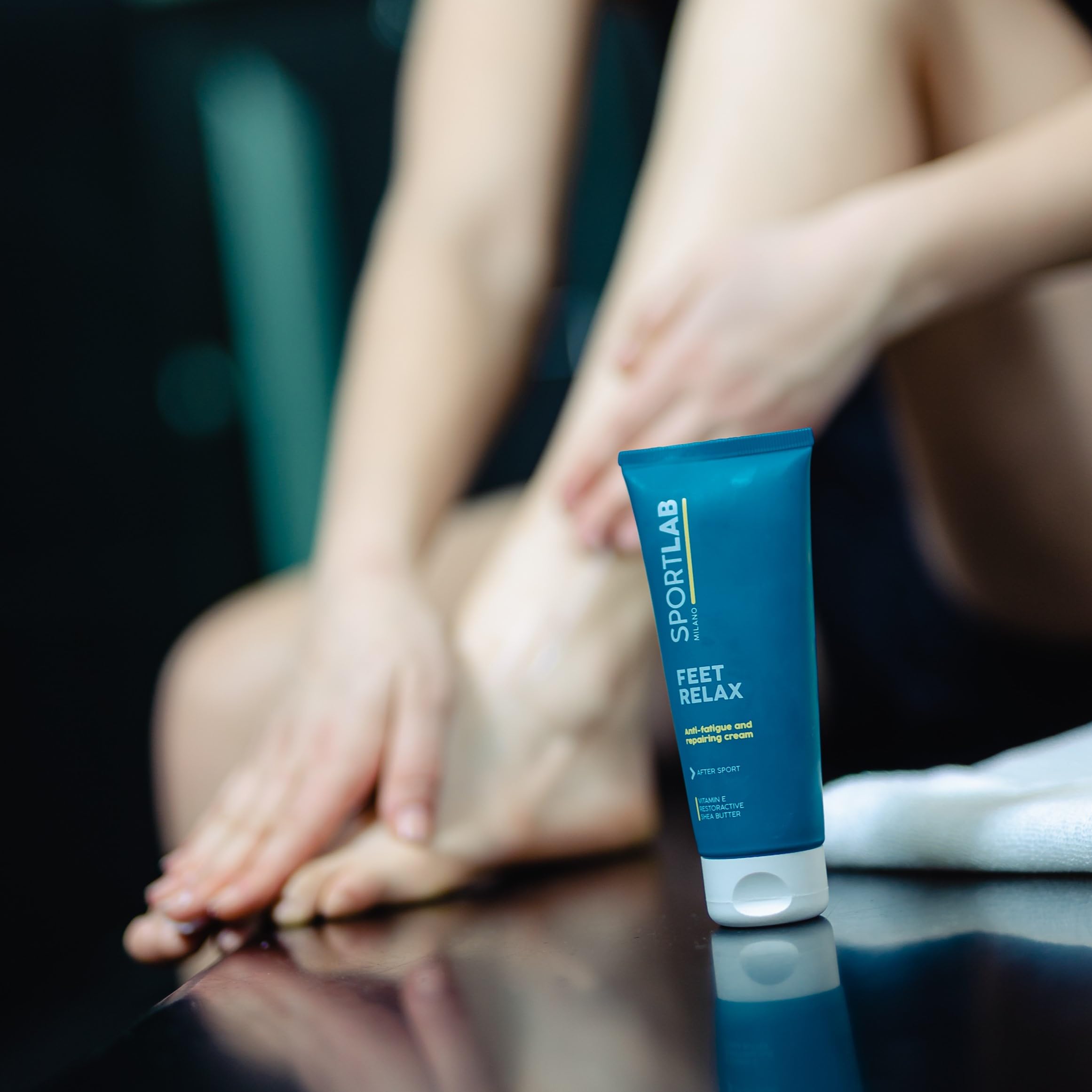SPORTLAB Milano - FEET RELAX - Crema piedi defaticante e riparatrice | Idrata, nutre, ripara e rinfresca i piedi affaticati dopo ogni allenamento un'intensa camminata o una competizione | 100ml