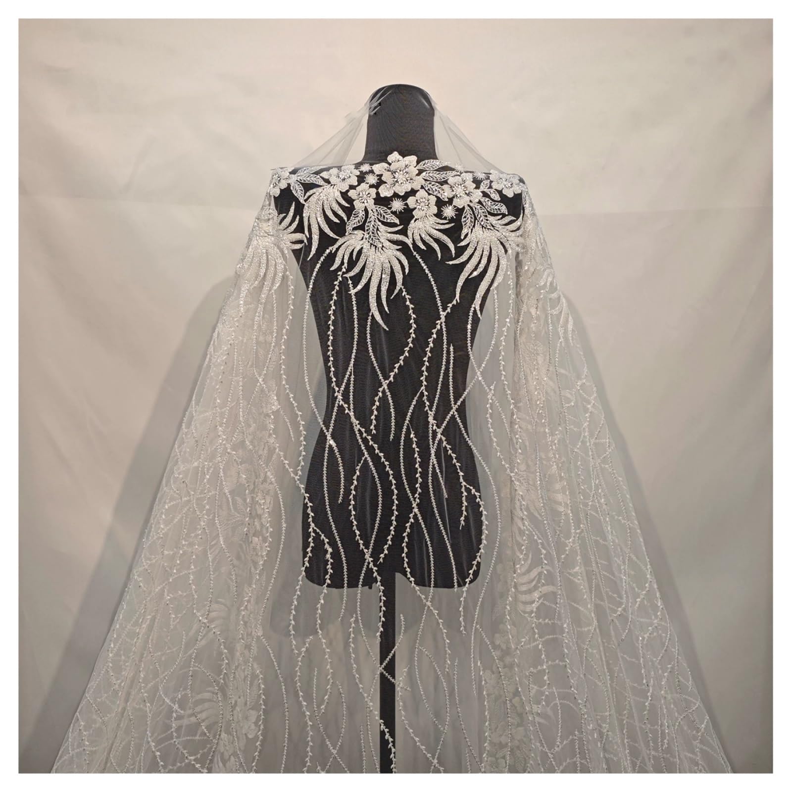 Tissu robe de mariée broderies paillettes blanc cassé sans couture rigide