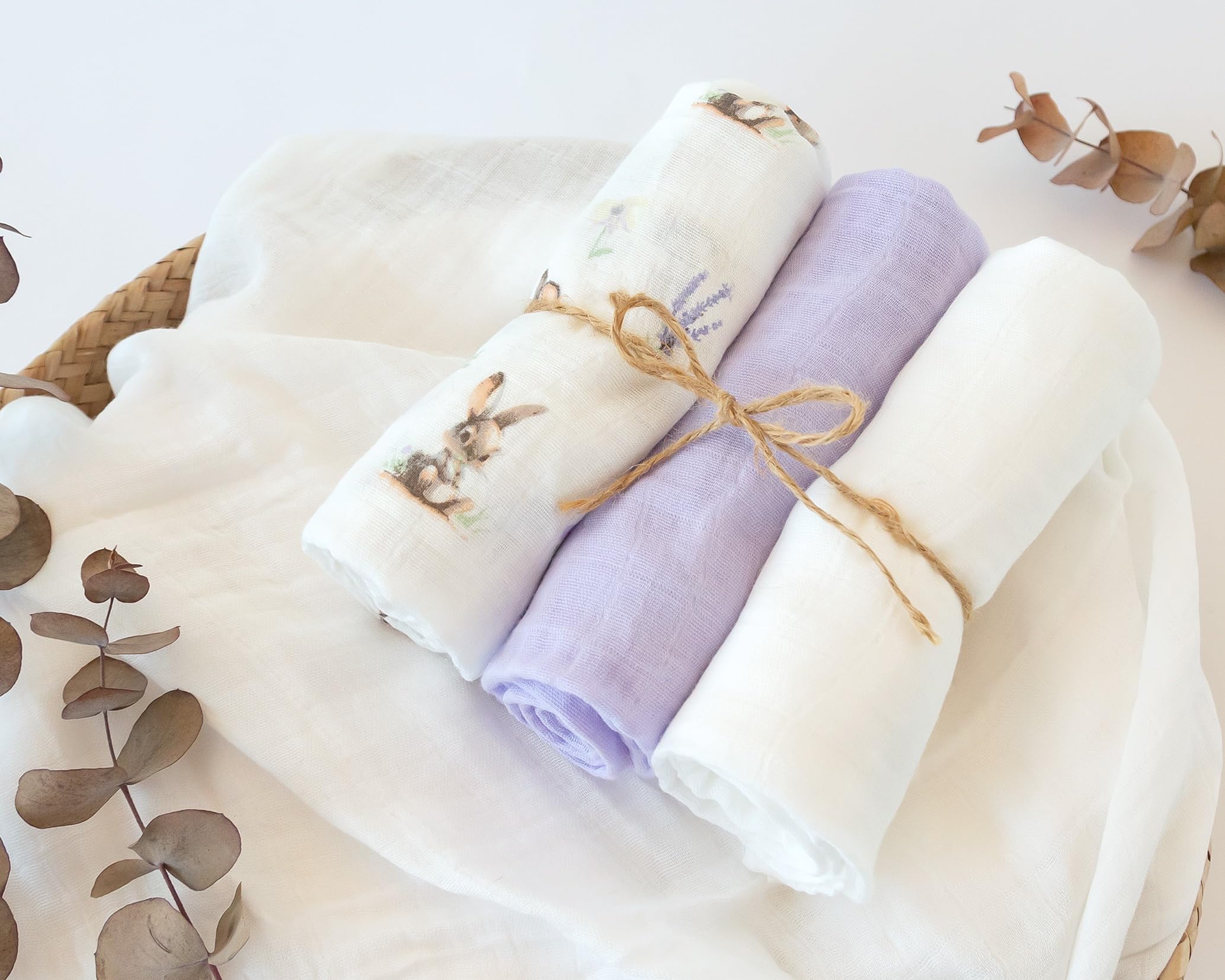 Kiokids | Set 3 Muselinas Conejitos, Lavanda y Blanco | Colección Petit Moments | 70% Bambú y 30% Algodón | Ultra Suaves | Antibacterianas y Termo Climáticas | Protector Rayos UV | +0 Meses | 70x70cm