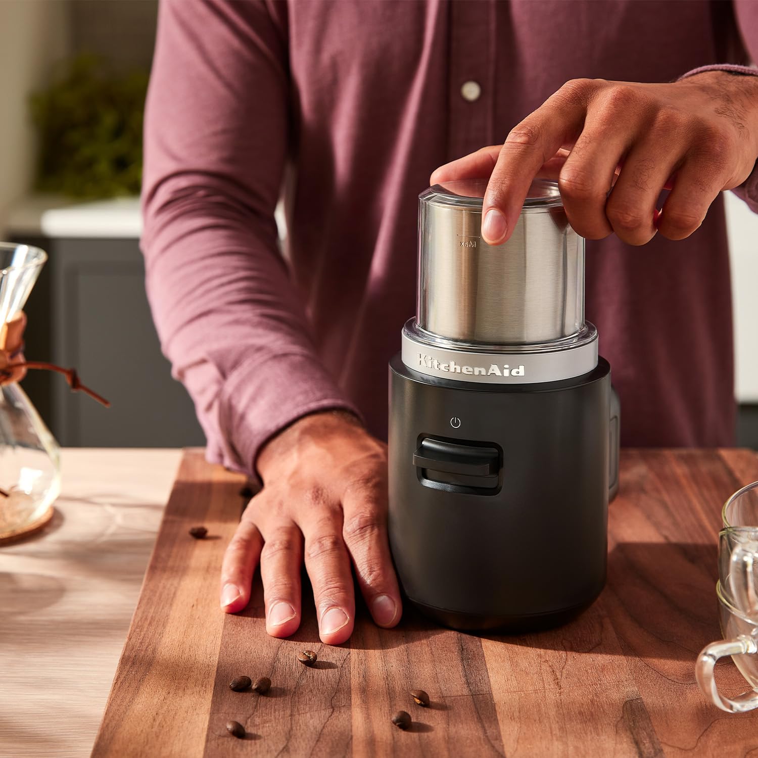 KitchenAid KitchenAid Go - Macinacaffè senza fili per caffè appena macinato da viaggio, contenitore macinato da 113 g, con batteria, nero