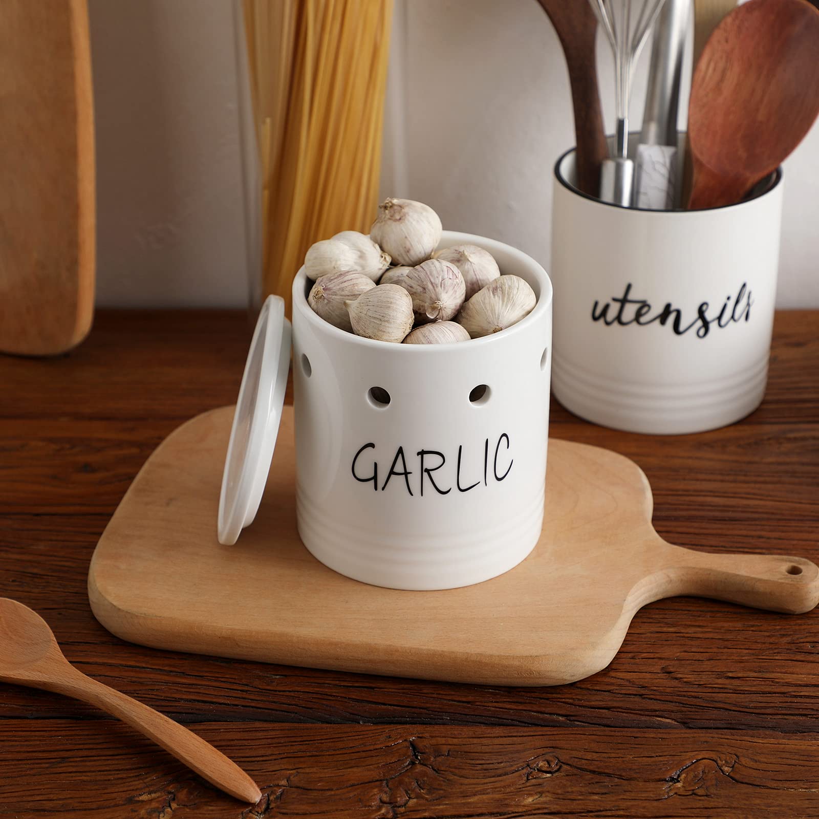 【a】 Garlic Keeper Hollow Kitchen Use Ventilated Garlic Container