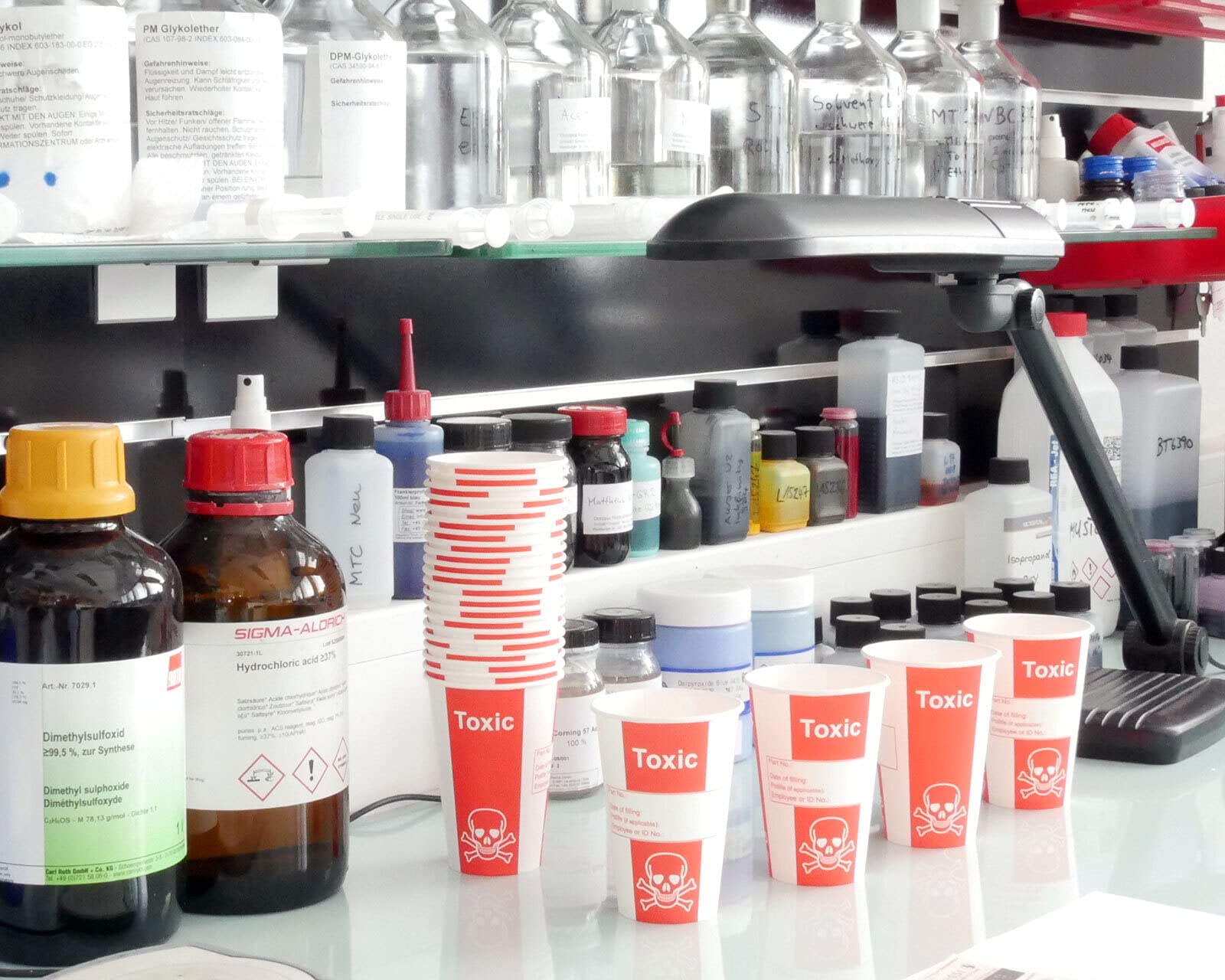 50 x papierowych kubków, kubek z trucizną toksyczne, papierowe kubki, kubki do laboratoriów lub na imprezę o pojemności 400 ml i trucizny wygląd