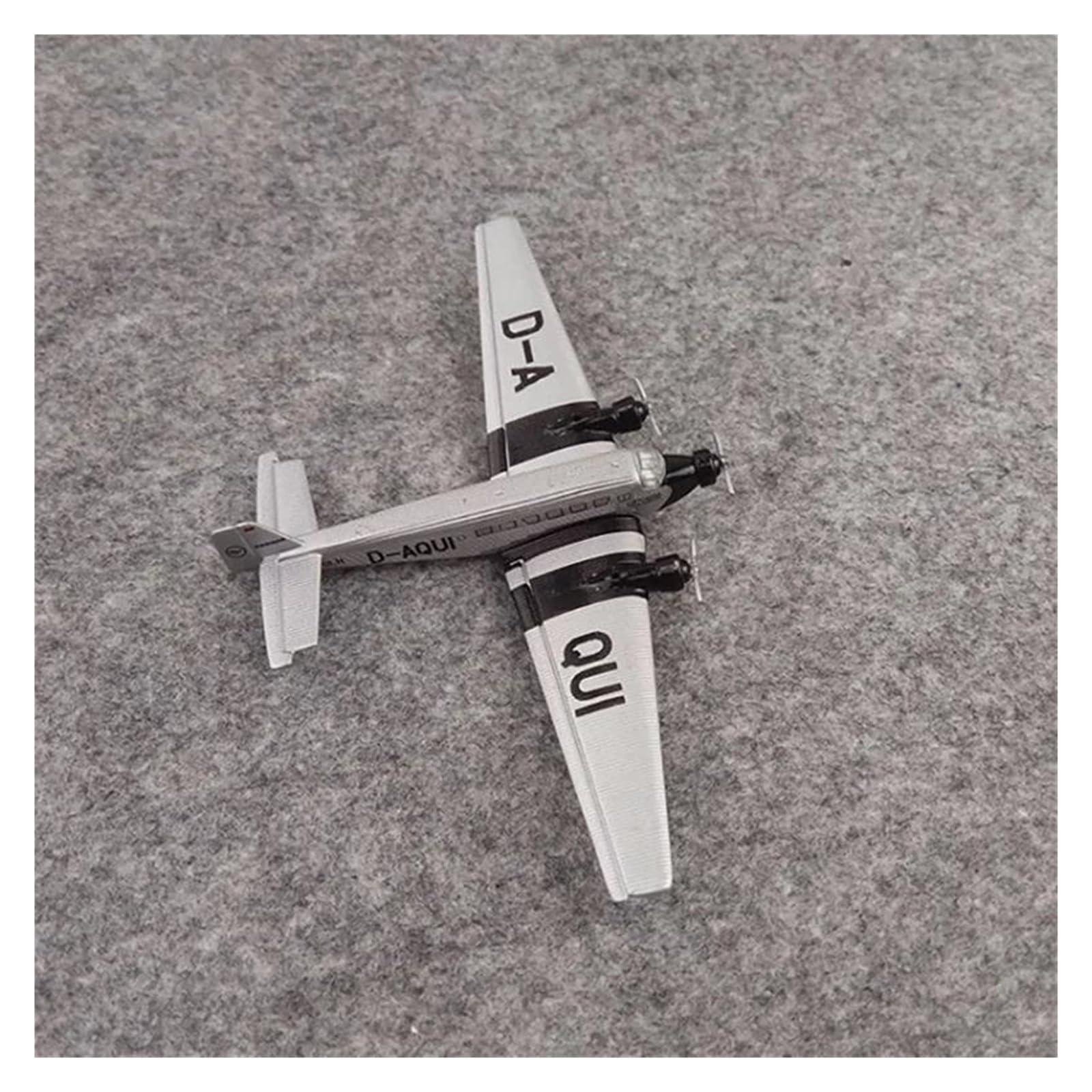 Amazon.co.jp: 航空機 スケール 1/400 ドイツ ルフトハンザ 悪魔の翼