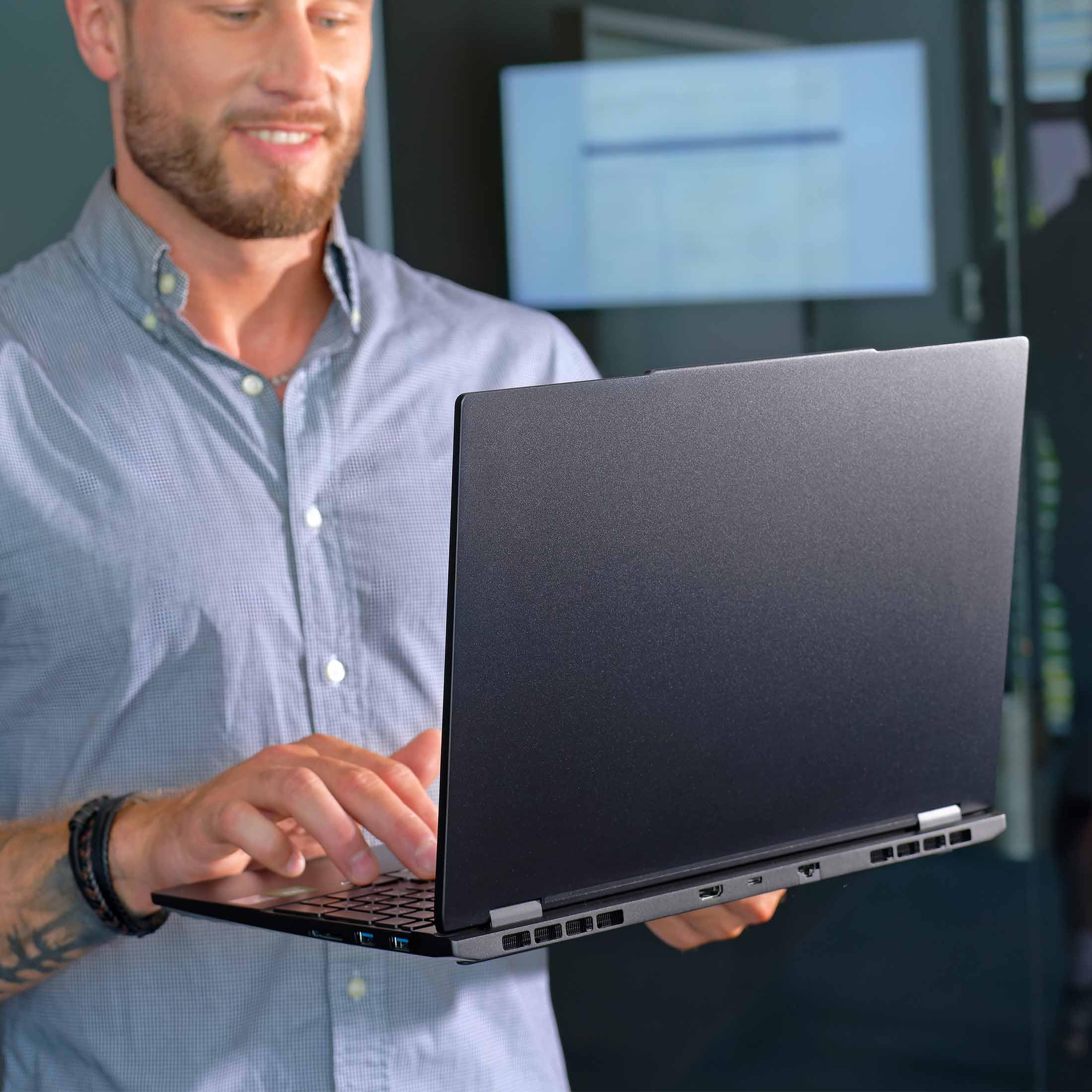 Pro X S25 | 15,3" WQXGA 180Hz | AMD Ryzen 7 255 | RAM: 32GB (DDR5) | SSD: 1TB | Aluminium Gehäuse | beleuchtete Tastatur | Windows 11 Pro | Office 2024 Pro | Rucksack