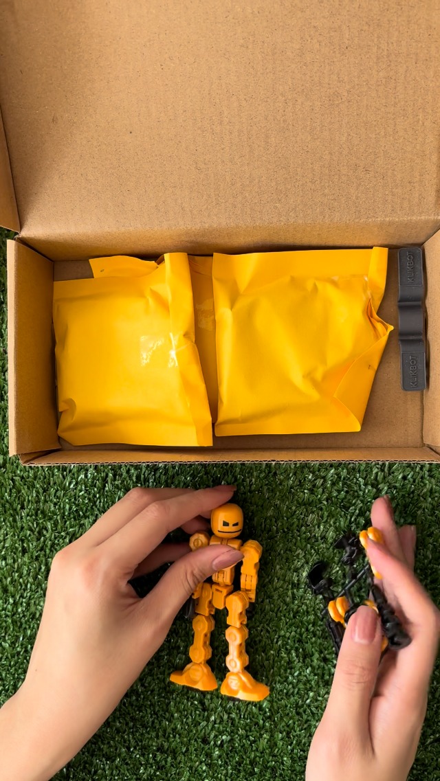 Amazon.com: Zing Klikbot, Complete Set of 4 Poseable Action
