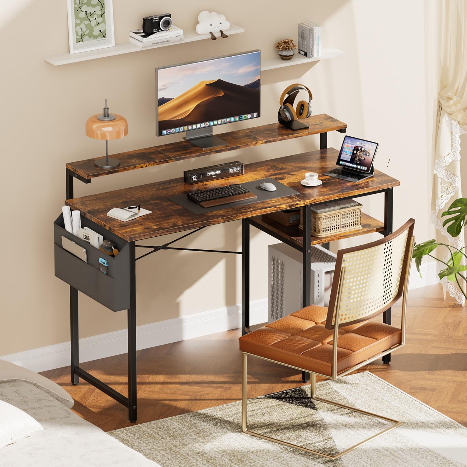 SOLAVERO Scrivania, 100 x 48 cm Scrivania Computer Piccola con Supporto per Monitor, tavolo gaming con Borsa Portaoggetti, Scaffali Regolabili, per Ufficio Domestico, Studio e Gioco, Marrone