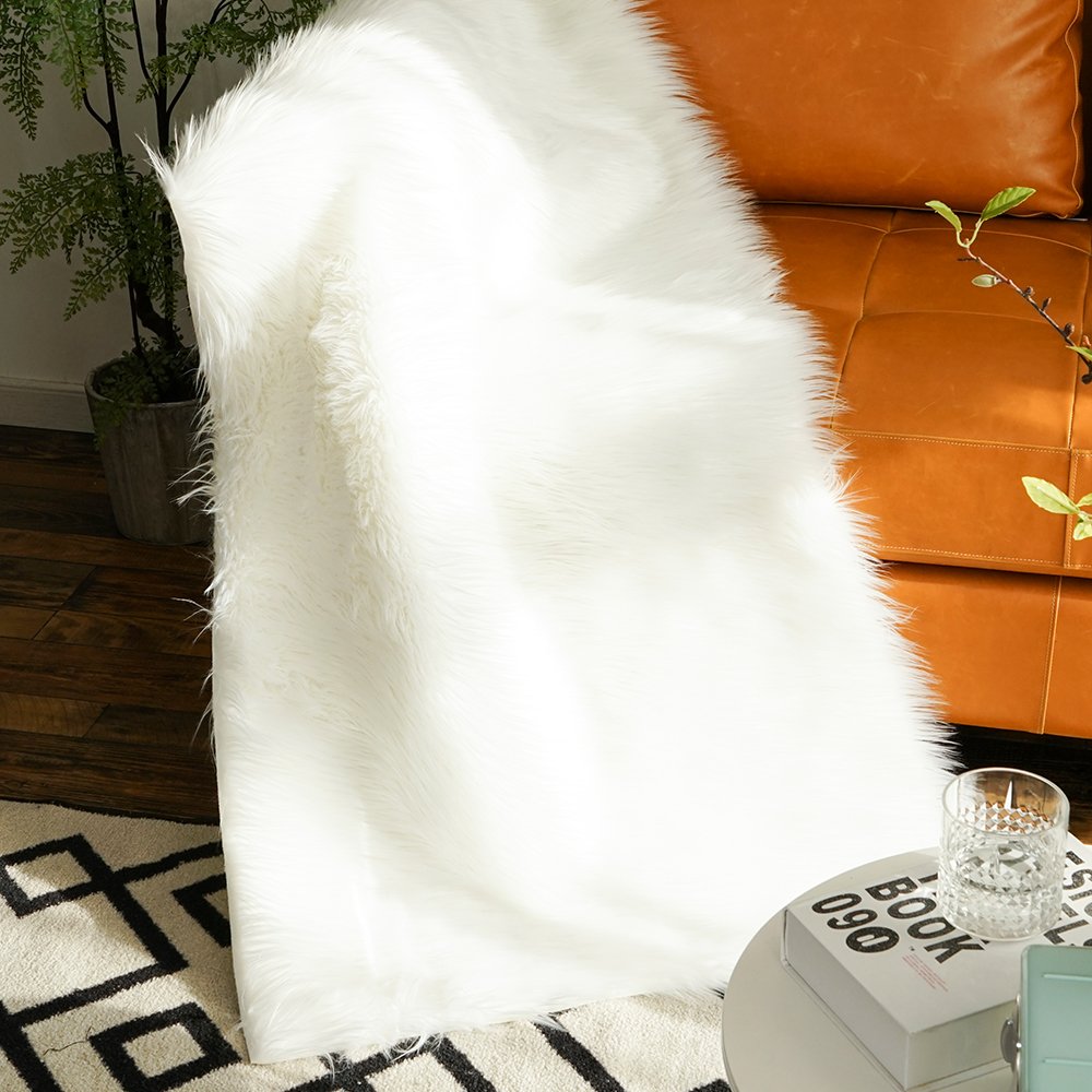 Carvapet Zone de luxe en fausse fourrure en peau de mouton Tapis pour tapis de sol de chevet en peluche Housse de canapé Coussin de siège pour chambre à coucher, 0,7 x 1,5 m blanc