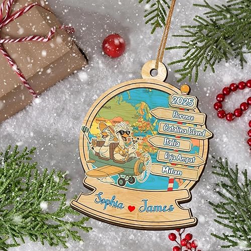 Miniatura 7 de Adornos de viaje personalizados para parejas, adornos de Navidad impresos para parejas que viajan, aventuras de pareja de Navidad
