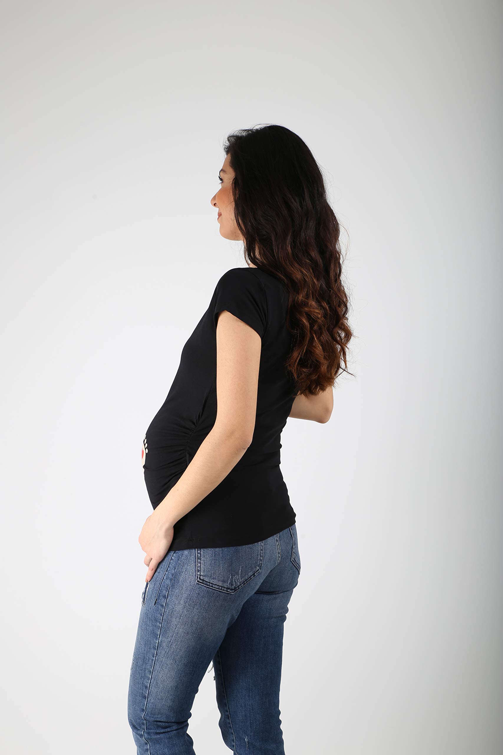 Empreintes de pieds pour bébé avec cœur - Mode de grossesse amusante et mignonne avec motif - T-shirt de grossesse pour la grossesse - Manches courtes