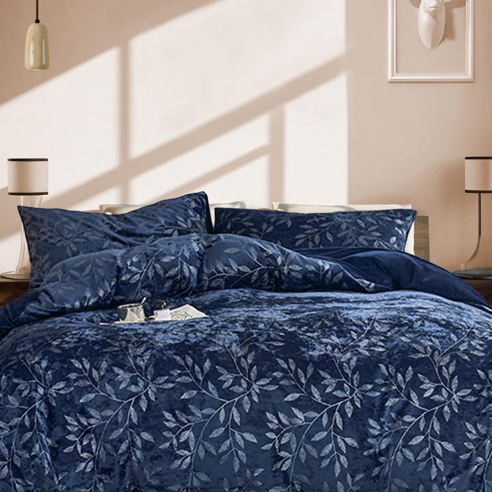 (ACTUAL PRODUCT YELLOW) Bedding Set, 3 PCS Velvet Comforter Set 90 * 103 Inch Branch Leaves Patterns Mango Sensation Boho King Velvet Bed Set with 2 Pillow Shams Cozy Comforter Set with Zipper Closure (Navy Blue)