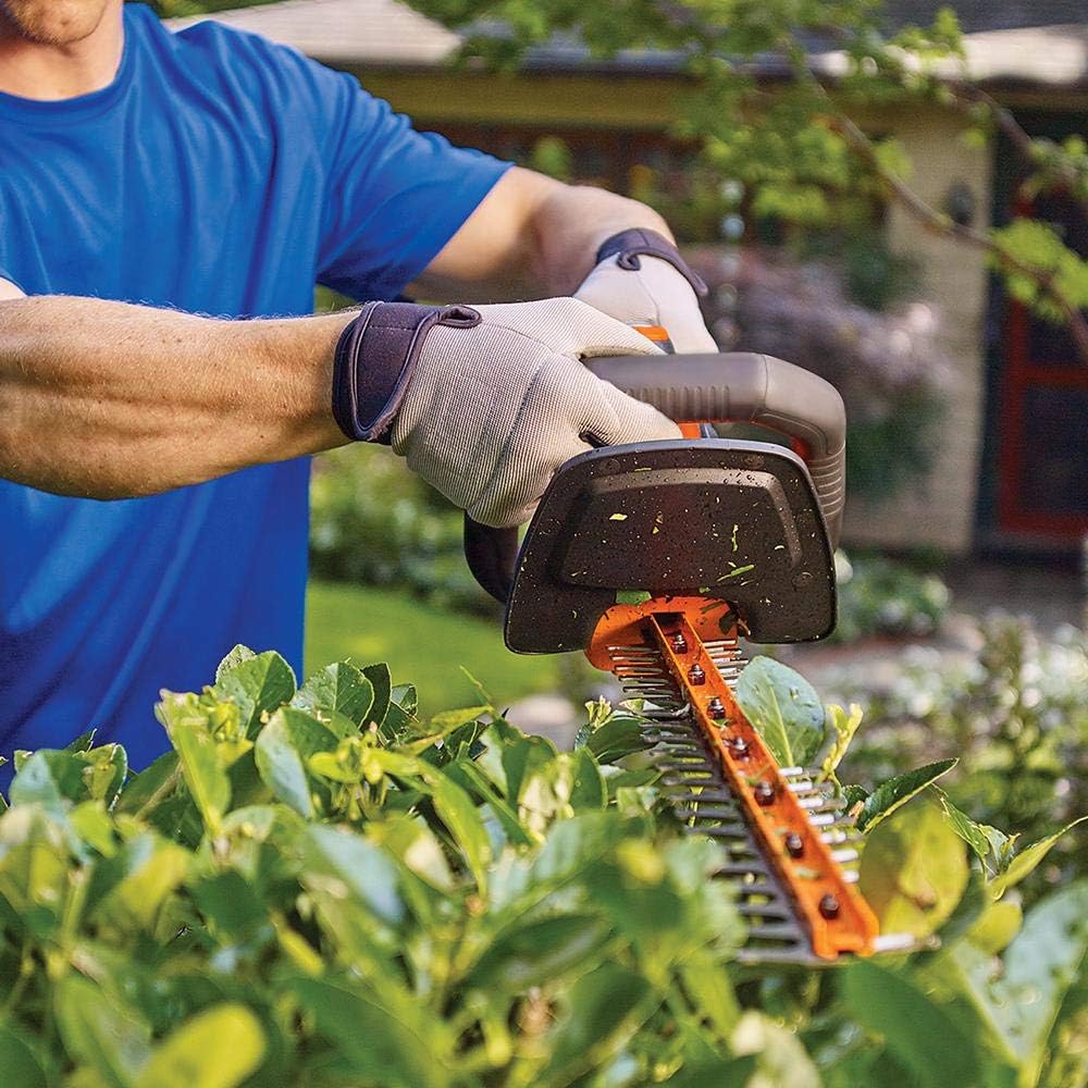 BLACK + DECKER LHT341 40V MAX POWERCUT Lithium-Ion 24 in. Cordless Hedge Trimmer Kit (1.5 Ah)