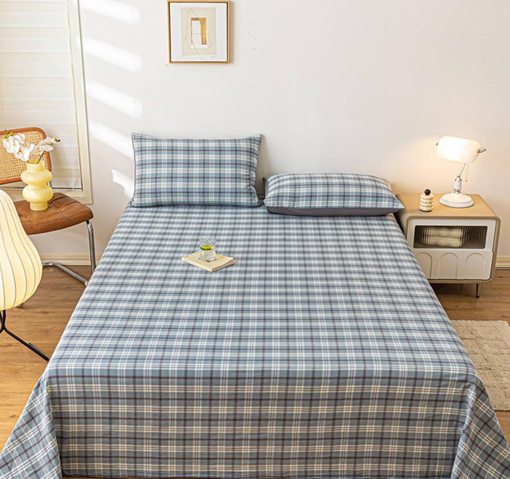 KnSam Bettlaken Baumwolle Gepolstert mit 2er Kissenbezüge, Gitter Muster Betttuch Bodenlaken 3tlg, Faltenresistent Haustuch Tagesdecken Blau Weiß Kaffee für Boxspringbett, 230x245cm