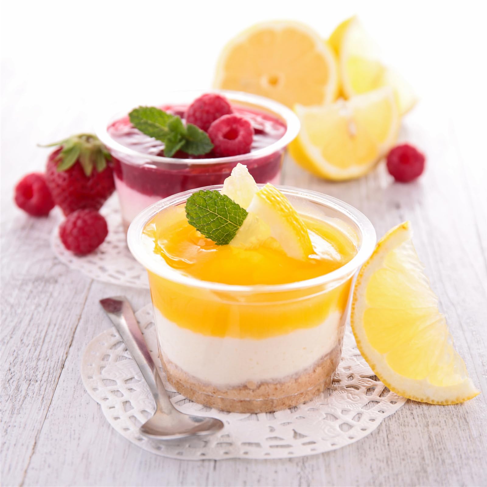 TOFLEN Paquete de 50 vasos de plástico transparente de 8 onzas con tapas de cúpula, vasos desechables para postre, cuencos de yogur para parfait, tazas de servir para aperitivos, helados, pudín,