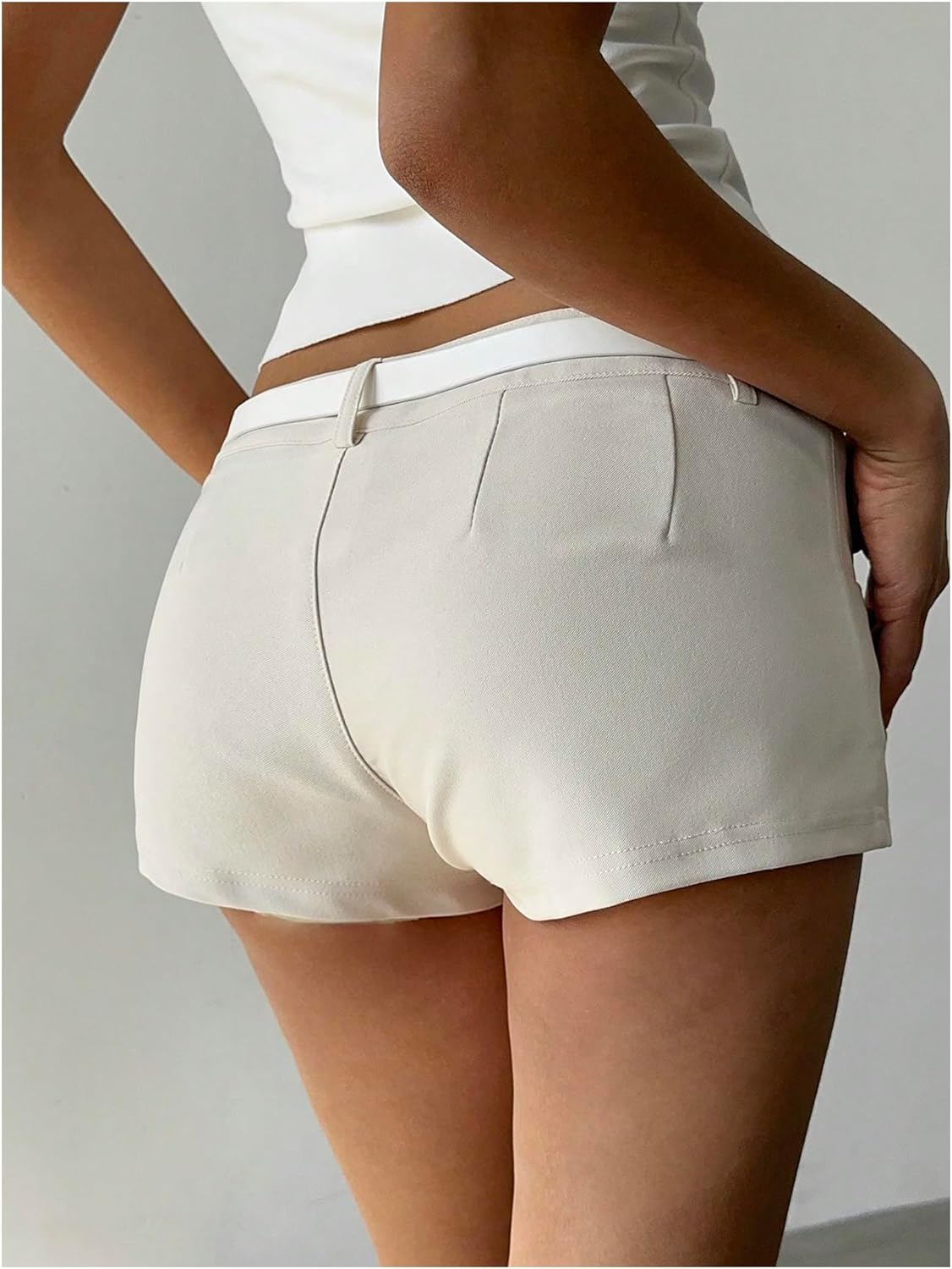 WDIRARA Women's Low Rise Mini Shorts Y2k Straight Leg Shorts with Belt - Image 3