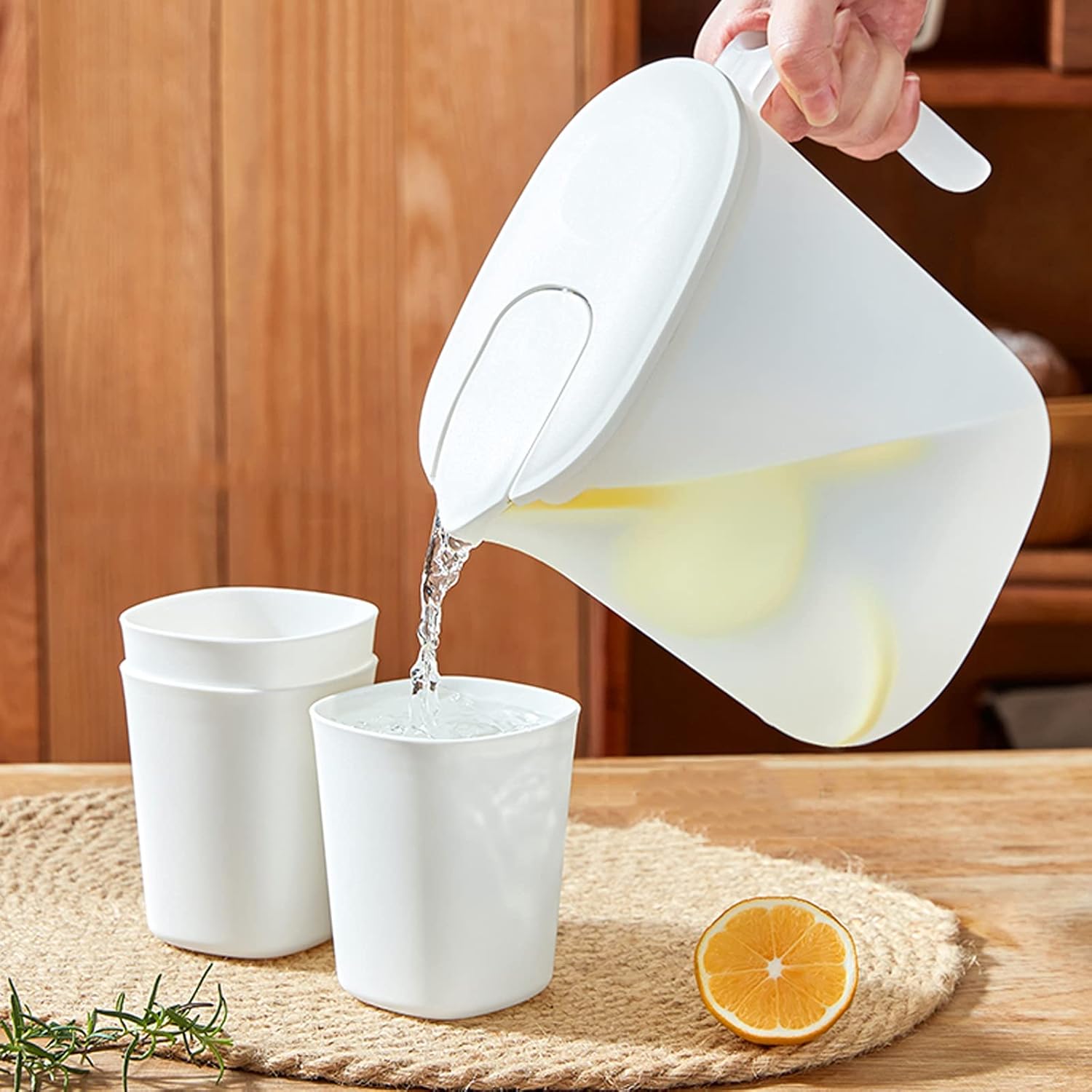 アイスティーピッチャー 自動開閉噴流、自家製飲料、コーヒーのための自動開閉噴流が付いている単純な冷たい水のびんのプラスチックピッチャ