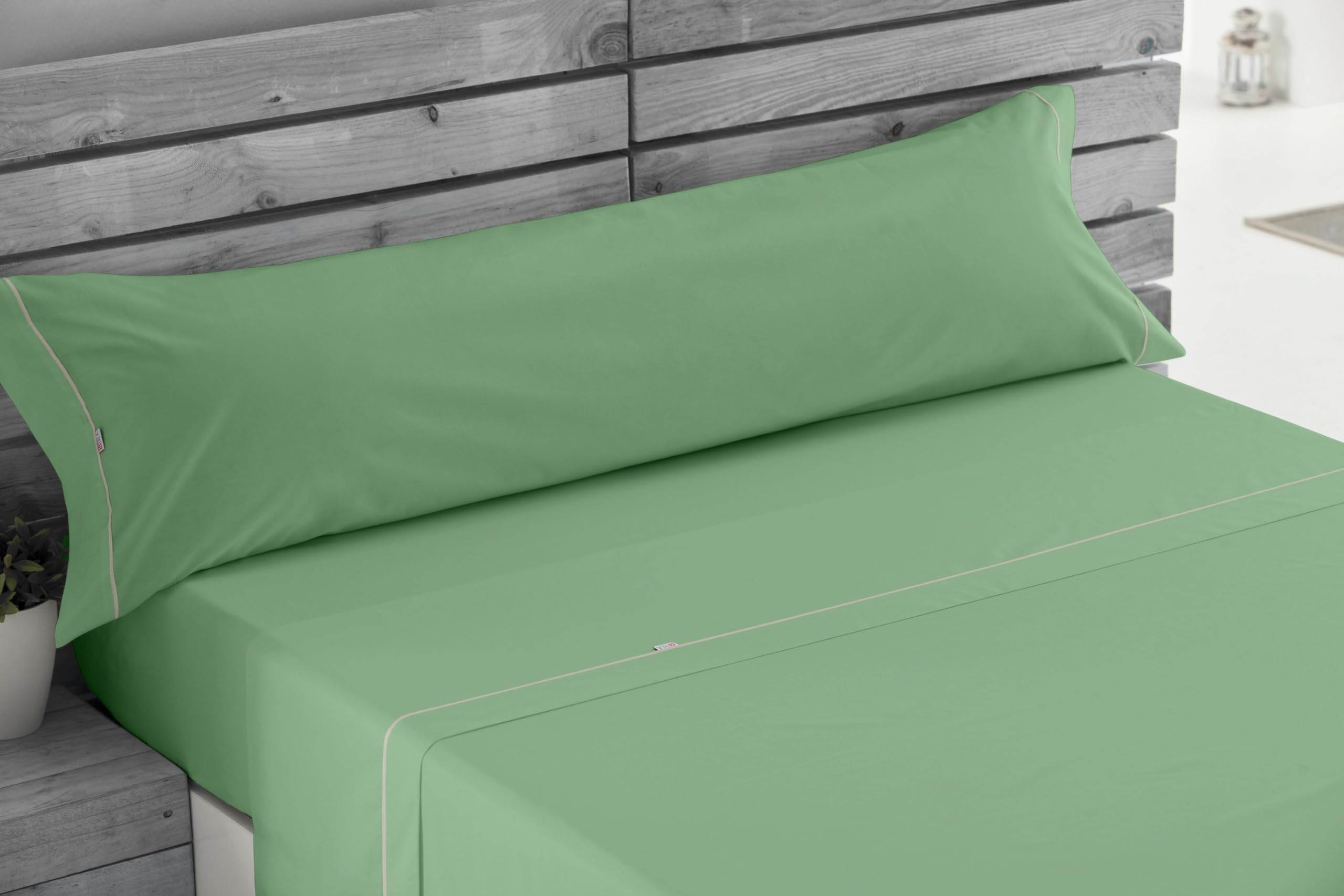 Juego de sábanas liso color verde albahaca. Cama de 180 cm. 4 piezas