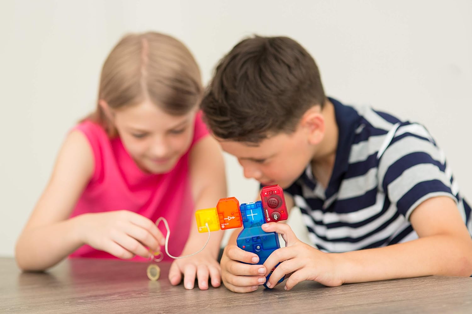A child carefully examining a Logibloc circuit they are building.