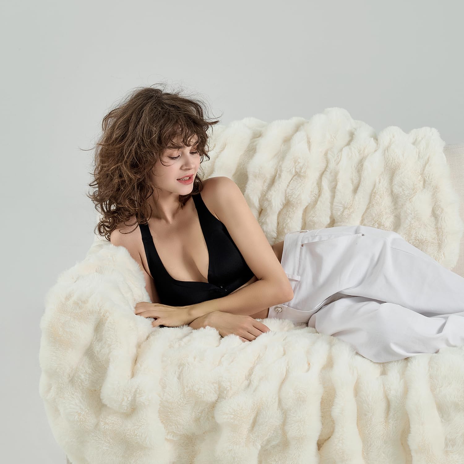 Wajade Fluffy Faux Fur Throw Blanket for Couch Bed 50x60, Luxury Soft Thick Fuzzy Plush Bubble Blanket, Warm Cozy Blanket for Sofa Chair, Ivory White