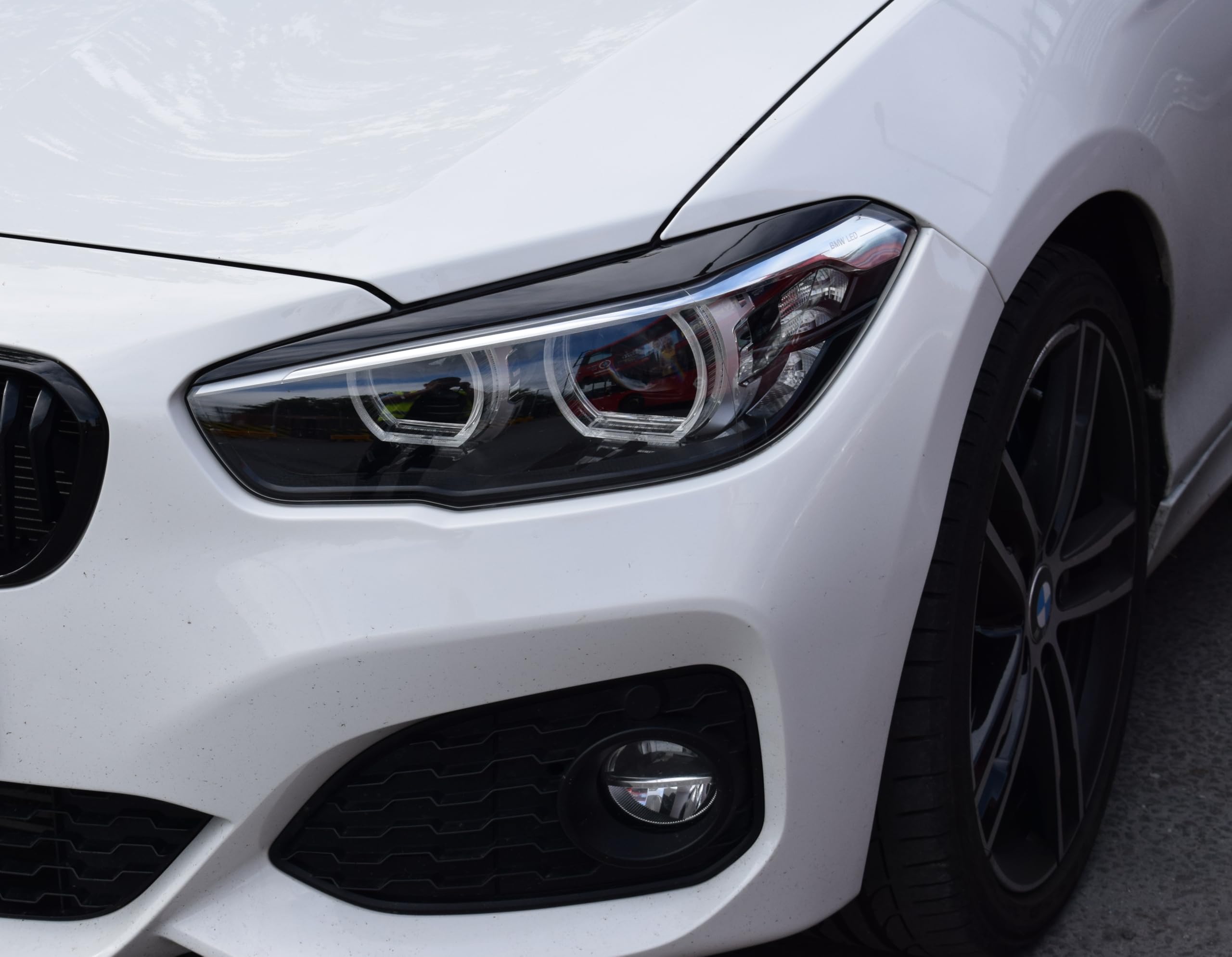 Copertura trim per sopracciglia/palpebre dei fari anteriori per BMW Serie 1 F20 F21 LCI Nero Lucido 2015-2019 Facelift
