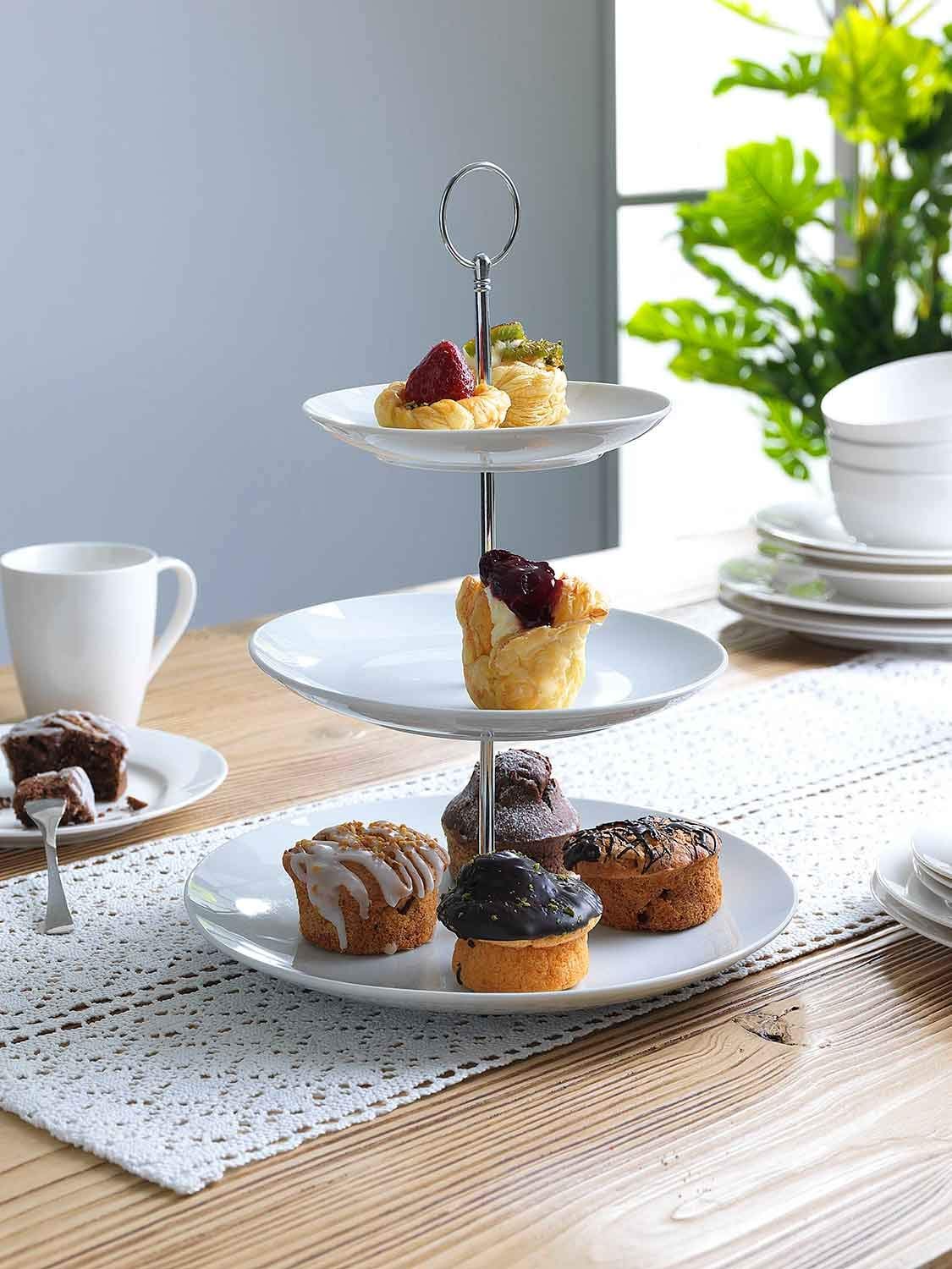 Etagere mit 3 Etagen und Tragegriff - Weiß - Porzellan - Metall - Ø 26,5 x H 37 cm - Servierplatte Servierständer Servierset