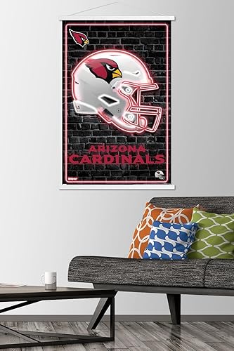 Miniatura 9 de Trends International NFL Arizona Cardinals - Póster de pared con casco neón, 22.375 x 34 pulgadas, impresión prémium y colgador de madera de haya