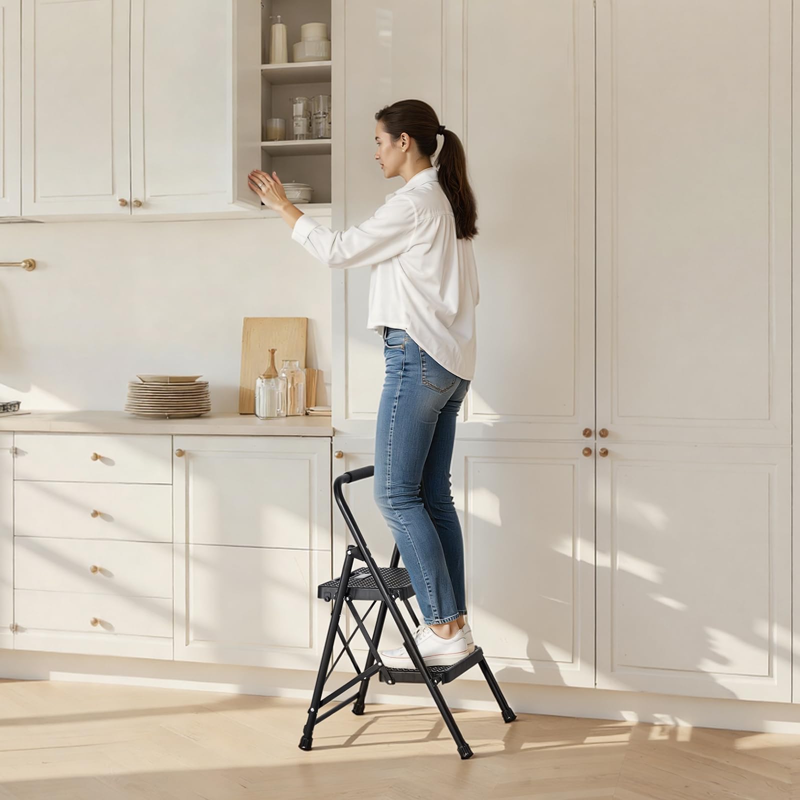 VEVOR Escalera Plegable de 2 Peldaños, Escalera de Tijera con Estructura de Acero, Capacidad de Carga Máx. 272 kg, con Asa Superior de Goma y Pies Antideslizantes, Utensilio para Hogar Cocina Oficina