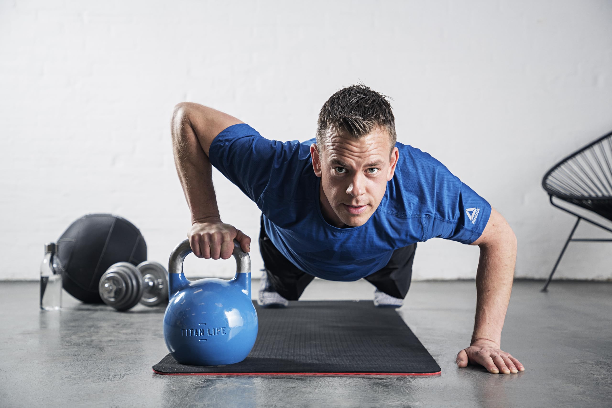 Kettlebell Compétition Titan Life Pro 12 Kg – Acier, Taille Unique, Codage Couleur, Pour Musculation Et Endurance