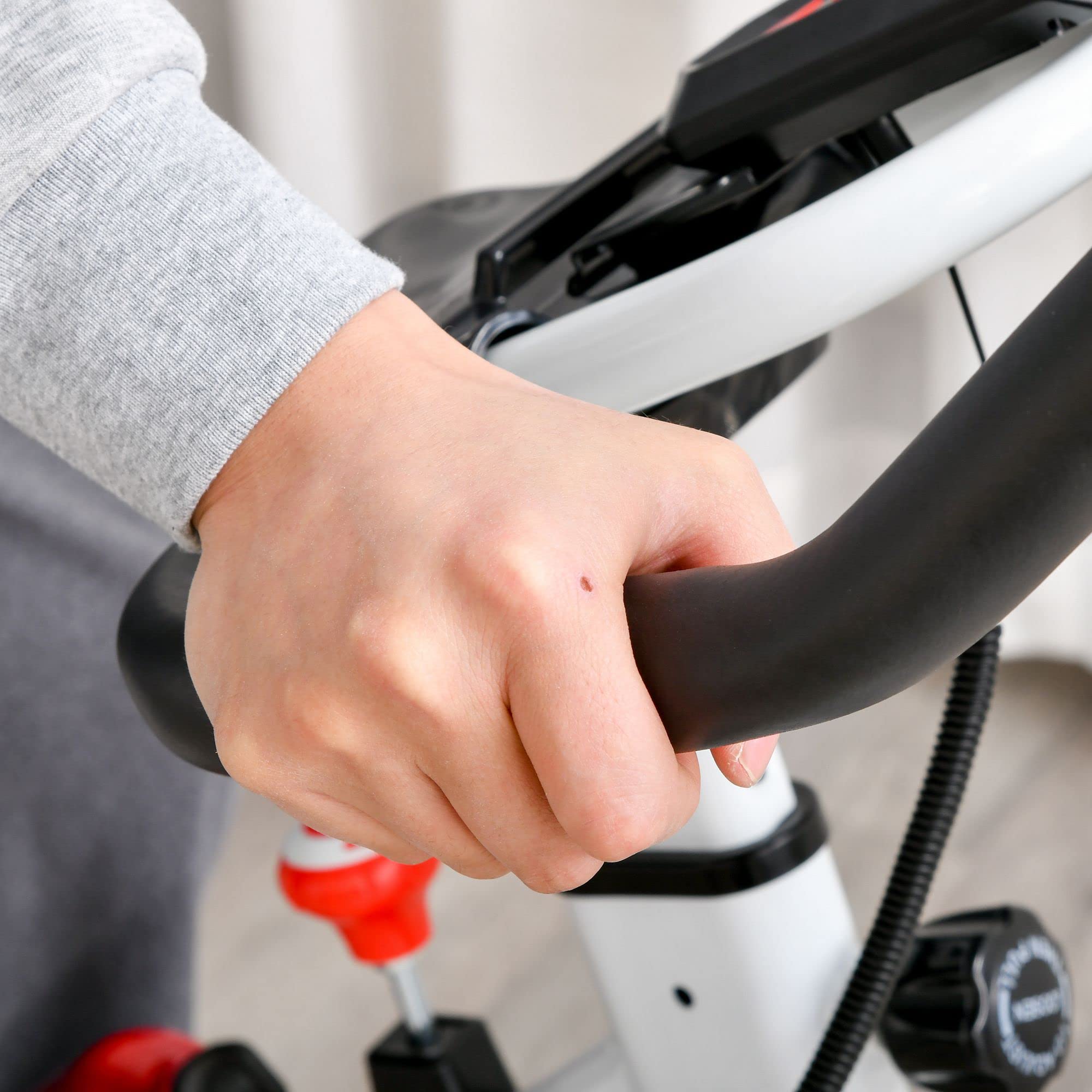 HOMCOM Cyclette da Casa, Bicicletta Indoor Silenzioso con Resistenza Regolabile, Manubri e Sella Regolabile, Volano da 8 kg, Vassoio Portaoggetti, Monitor LCD, Portabottiglie, Ruote