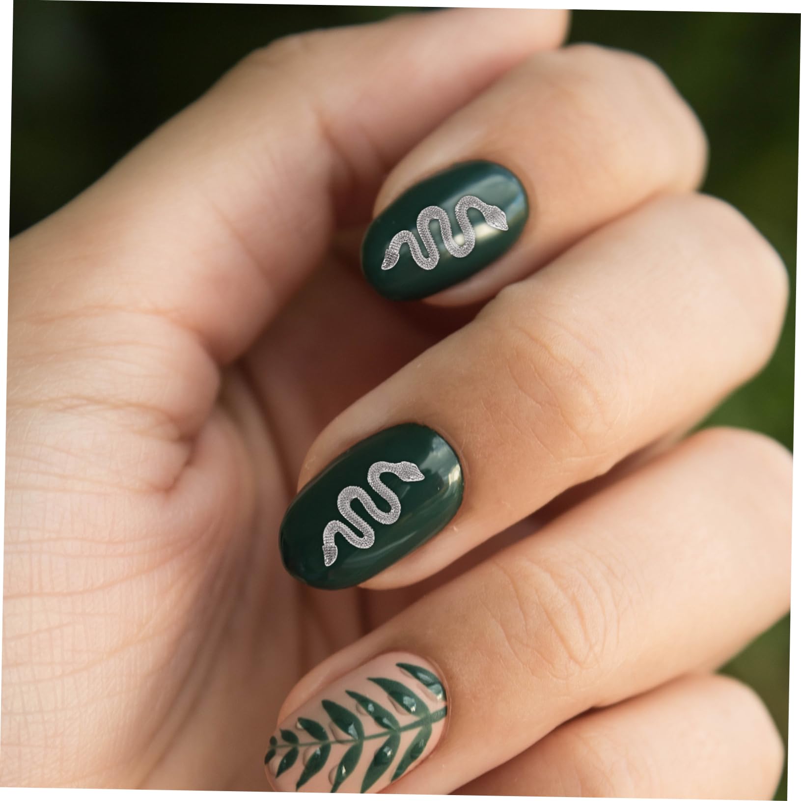 Housoutil 250pezzi Ciondoli Retro Forma Di Serpente Per Unghie Decorazioni Per Nail Art Accessori Eleganti Per Unghie e Crafting Design Unico e Affascinante