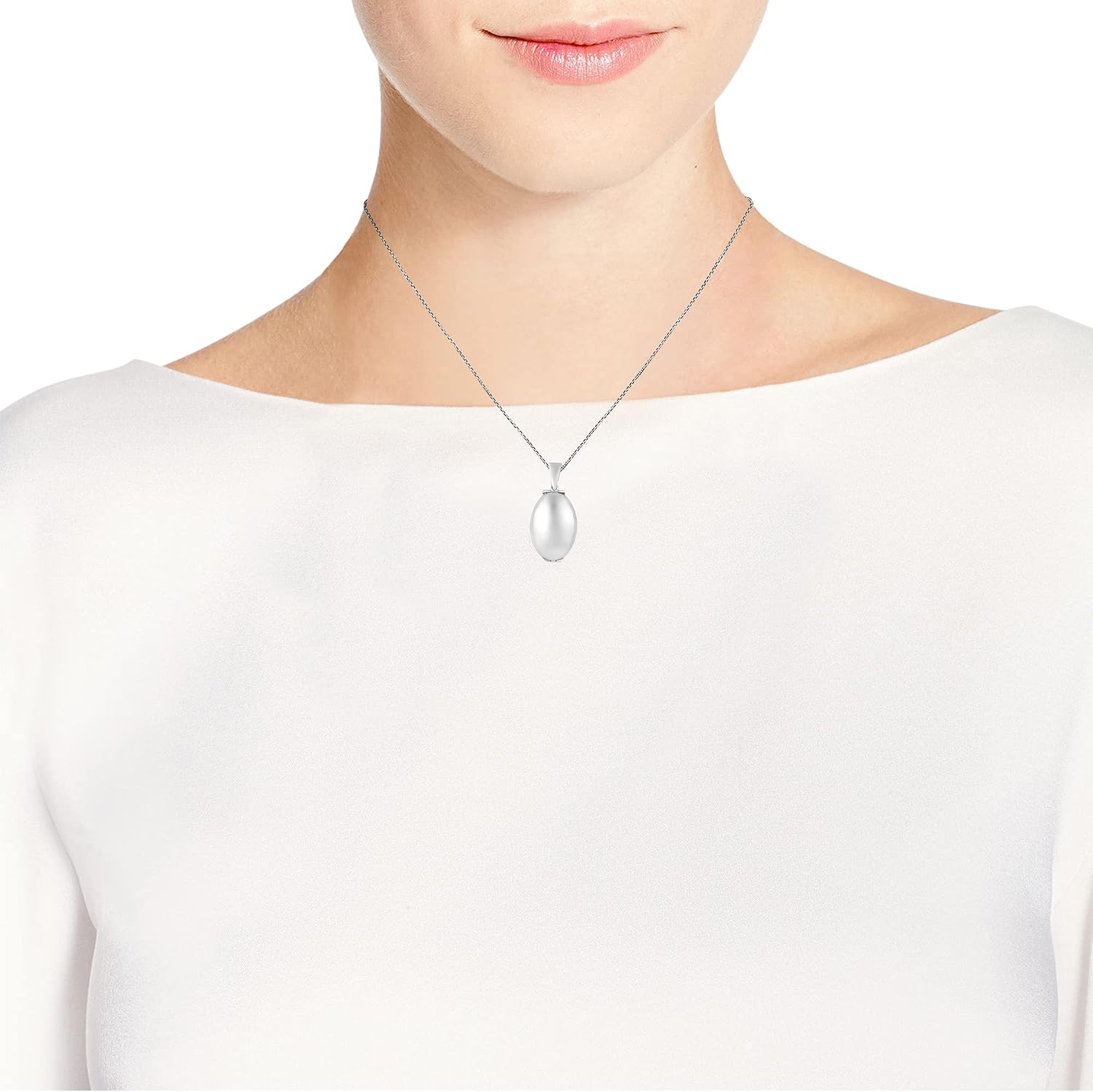 AeraVida Four-Photo Family Locket .925 Sterling Silver Necklace | Oval Connected Long Casual Keepsake Jewelry for Women | Valentine’s Gift