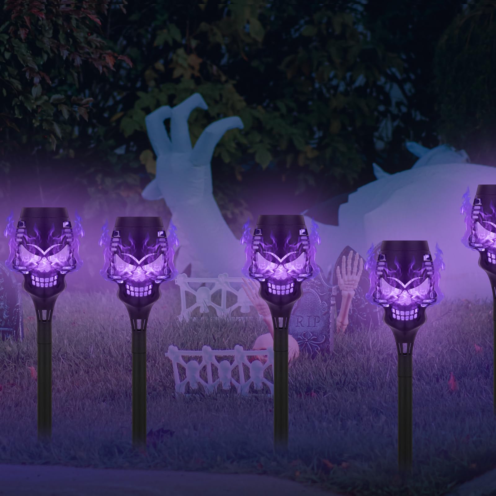 Solar Halloween Dekorationen Outdoor, 8 Pack Gruselige Totenköpfe Solar Fackel Flamme Lichter, Wasserdicht Weg Halloween Lichter für Garten, Hof, Rasen, Veranda, Landschaft Dekor, Lila