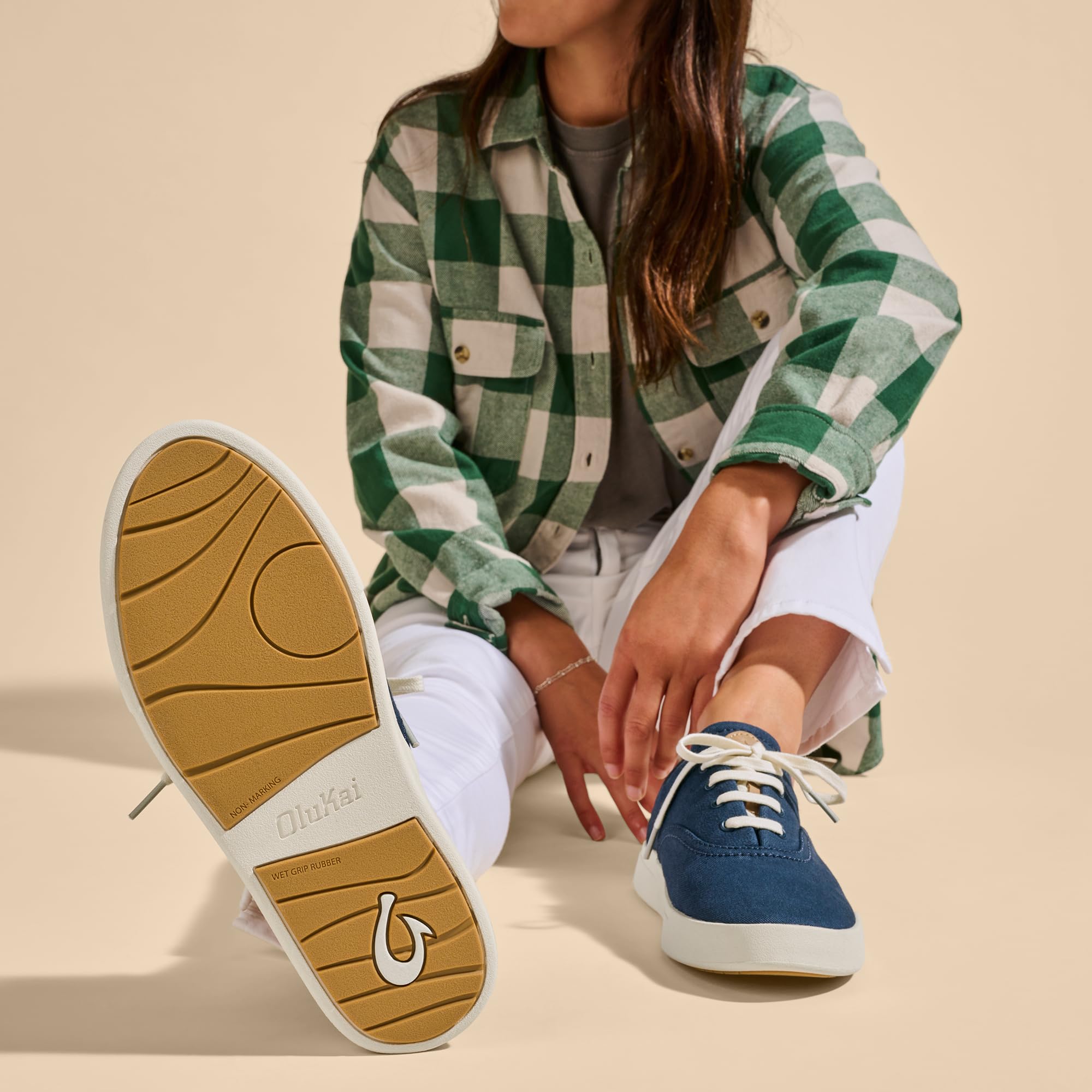 OLUKAI Kohu - Tenis de uso diario para mujer, lona ligera y diseño clásico de cordones, comodidad y apoyo durante todo el día, azul marino/azul marino, 37.5 EU